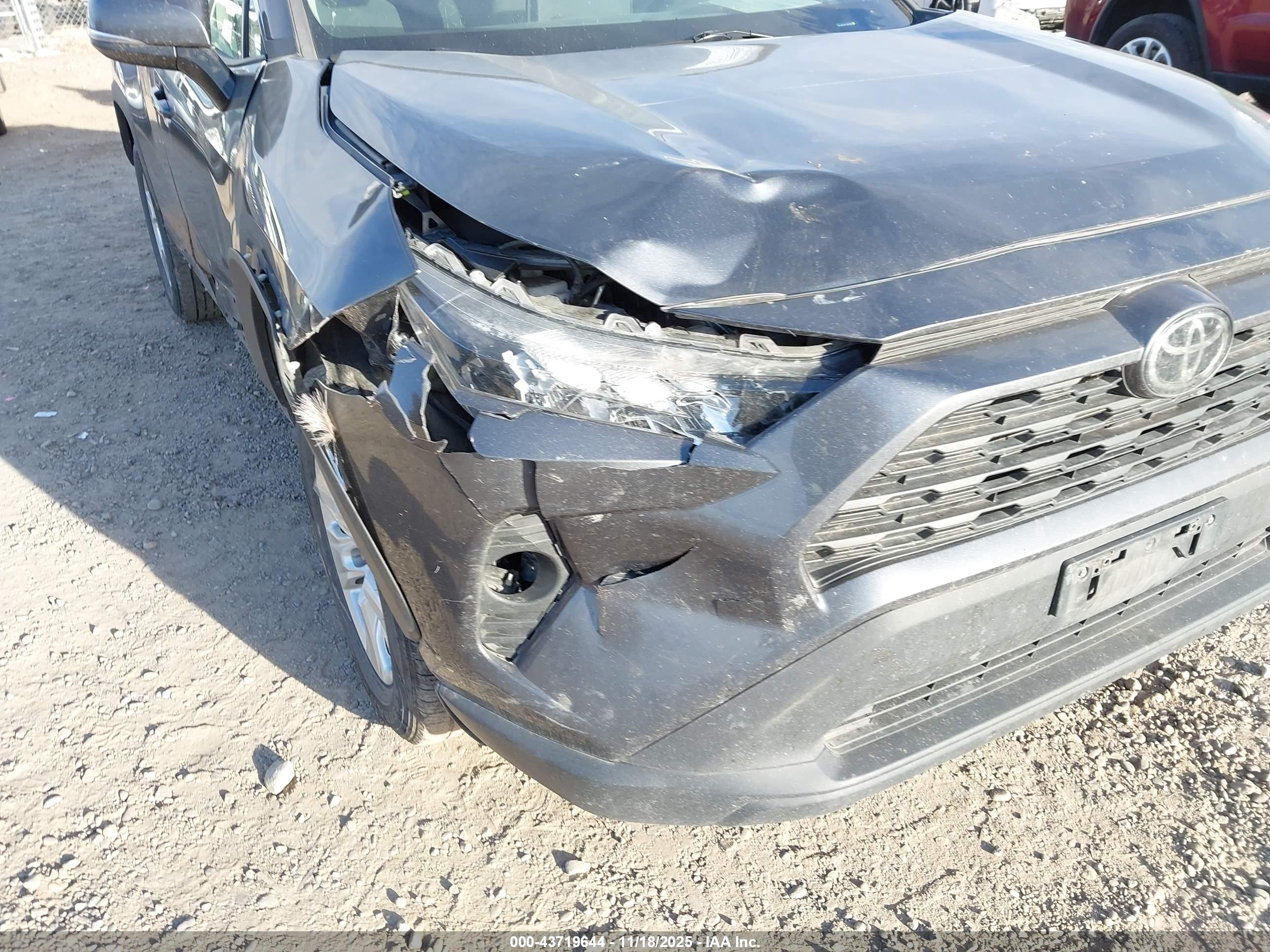TOYOTA RAV4 image 6