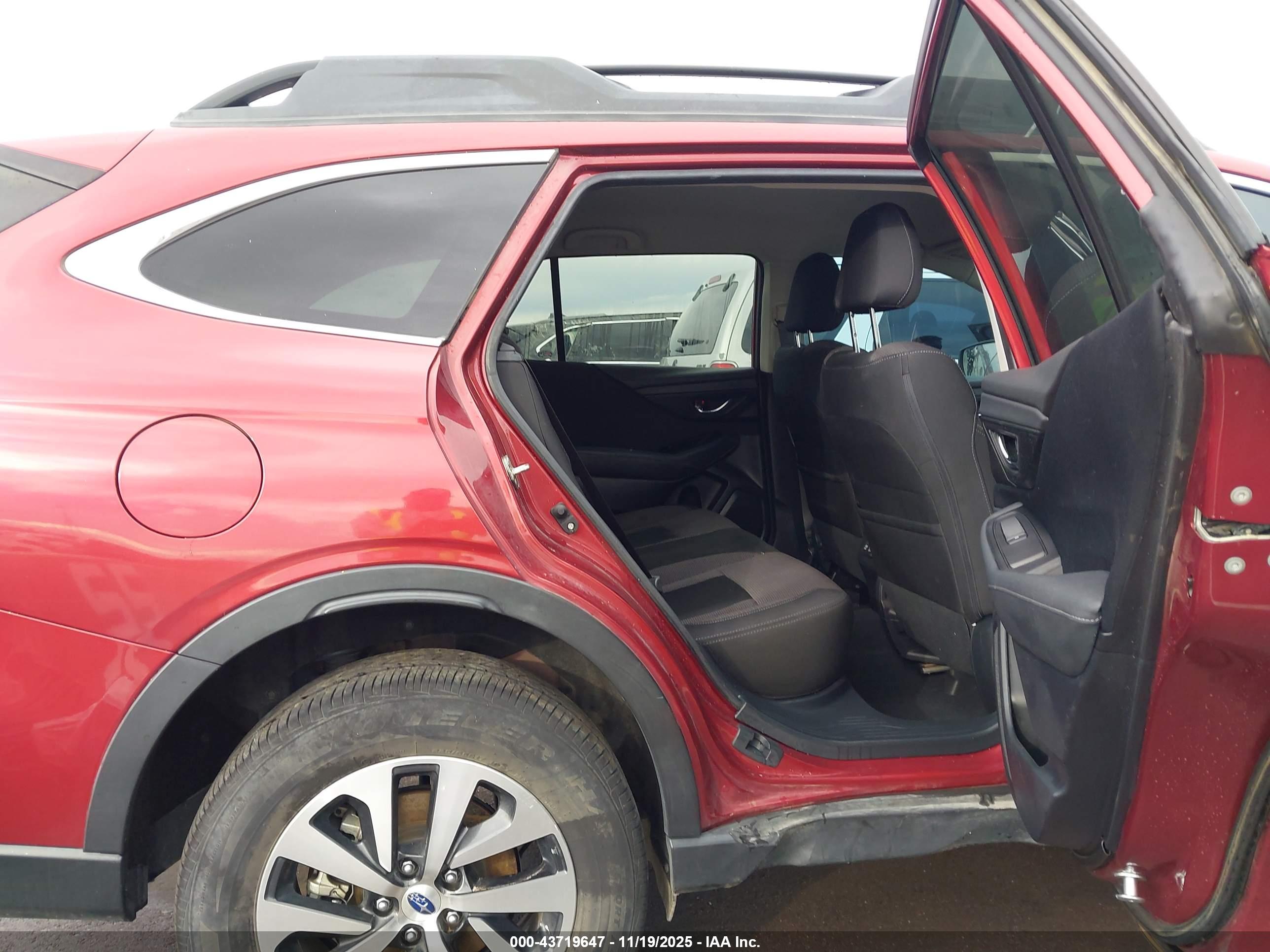 SUBARU OUTBACK image 8