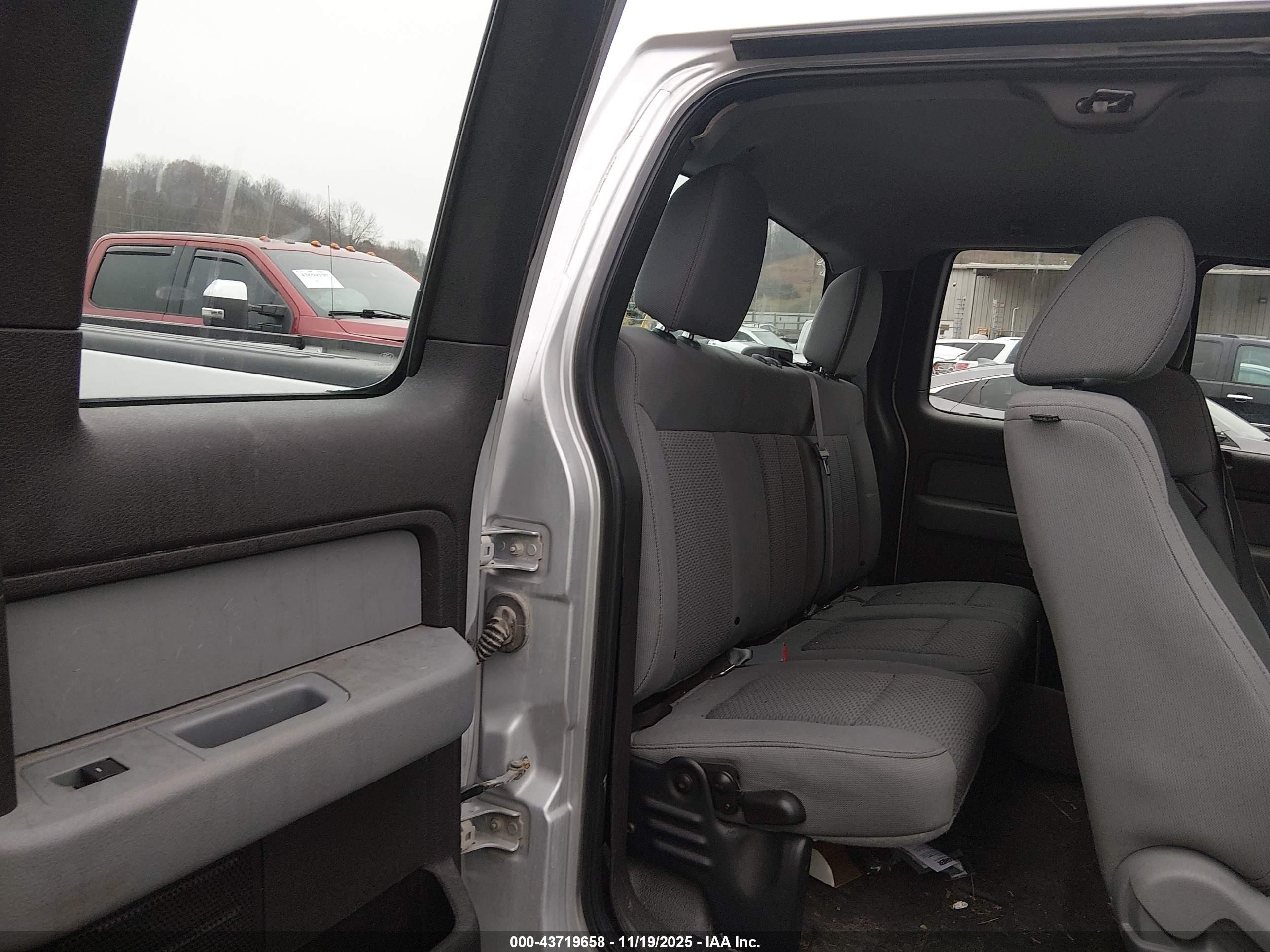 FORD F-150 image 8
