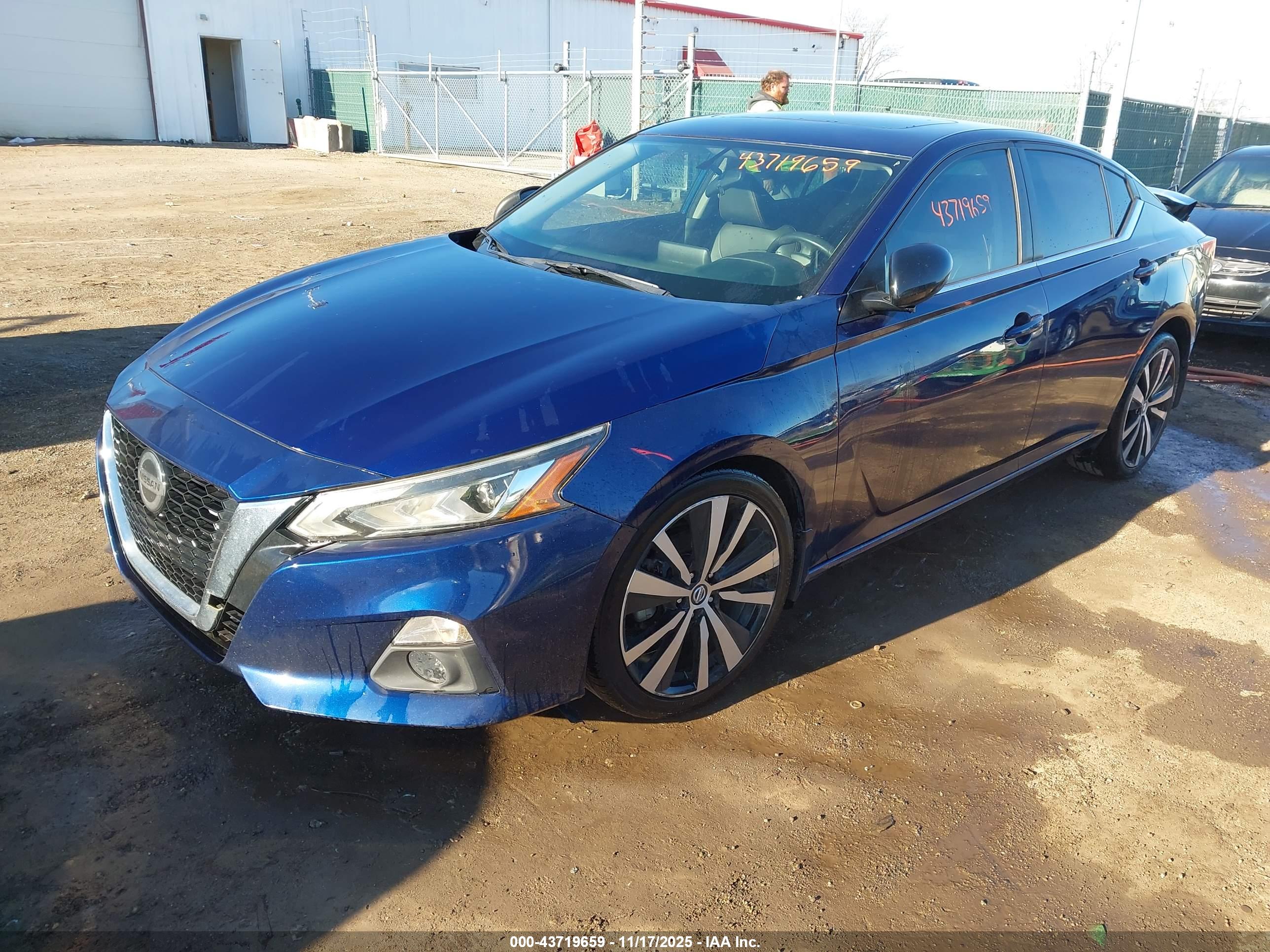 NISSAN ALTIMA image 2