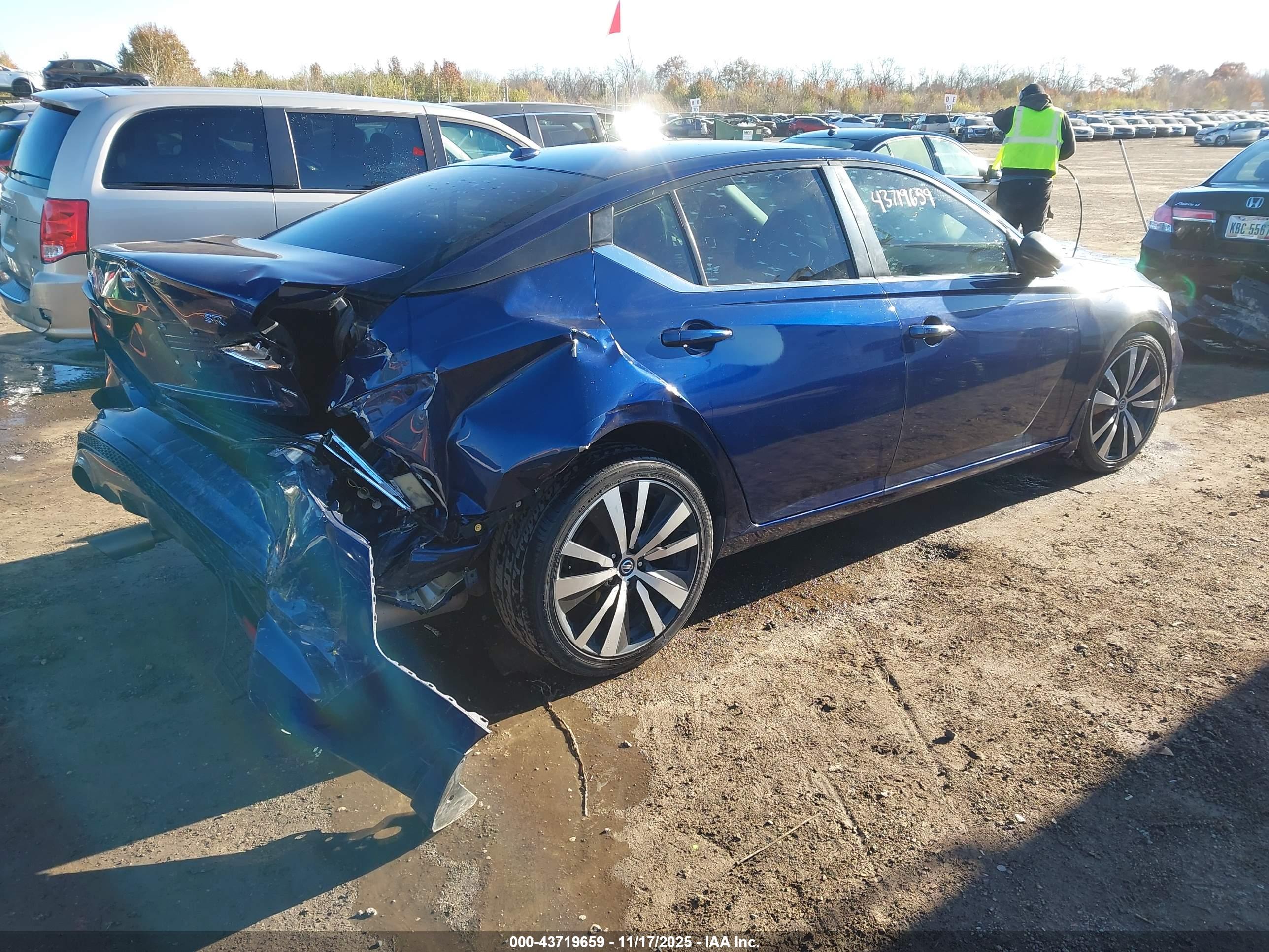 NISSAN ALTIMA image 4