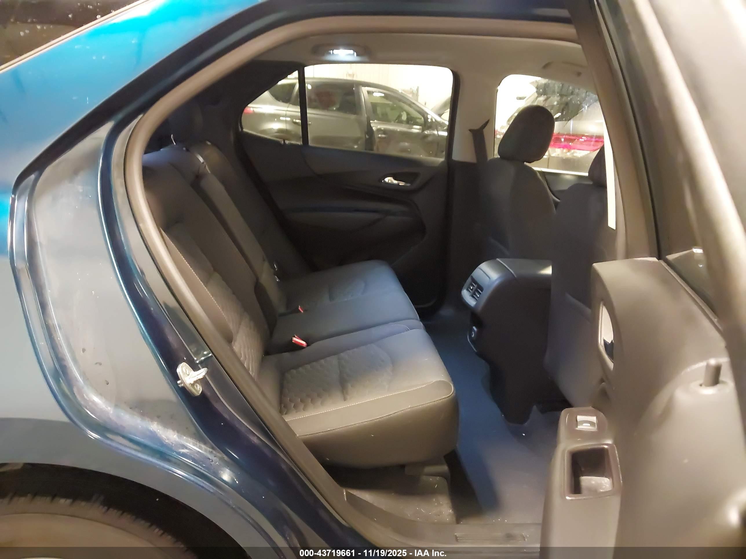 CHEVROLET EQUINOX image 8
