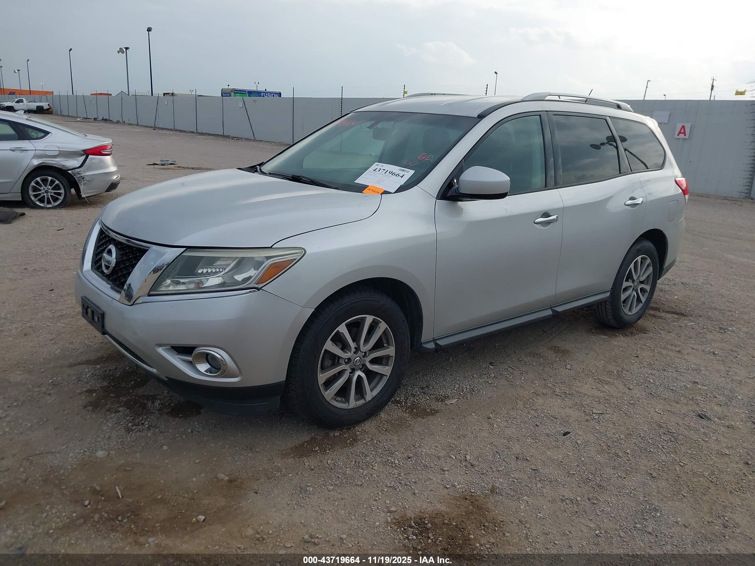 NISSAN PATHFINDER image 2