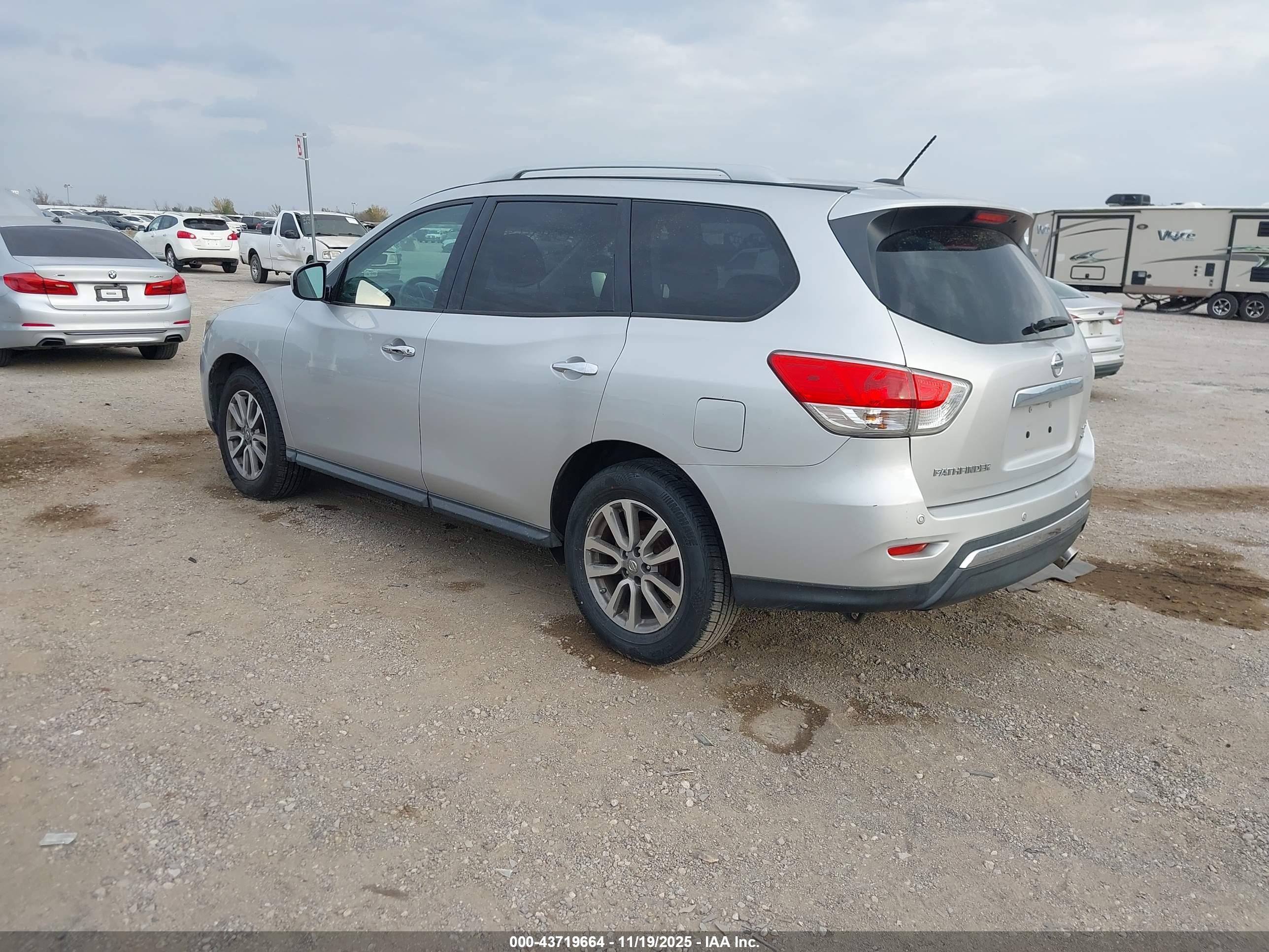 NISSAN PATHFINDER image 3