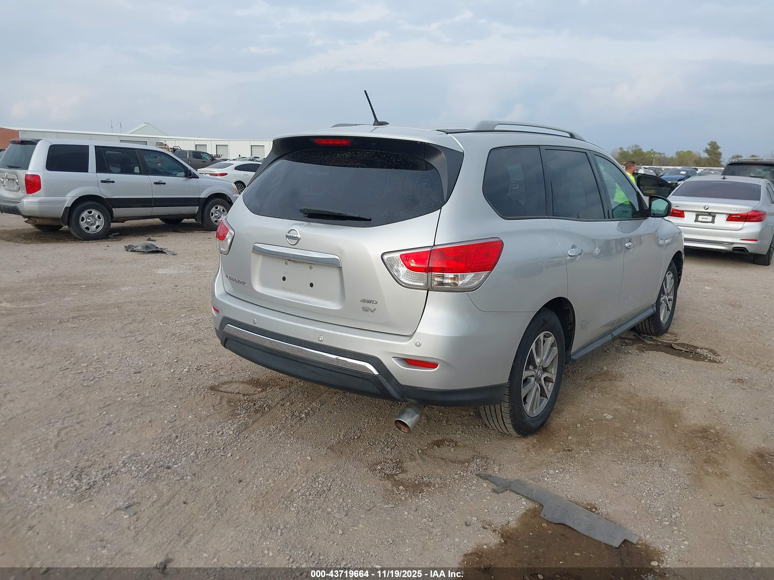 NISSAN PATHFINDER image 4