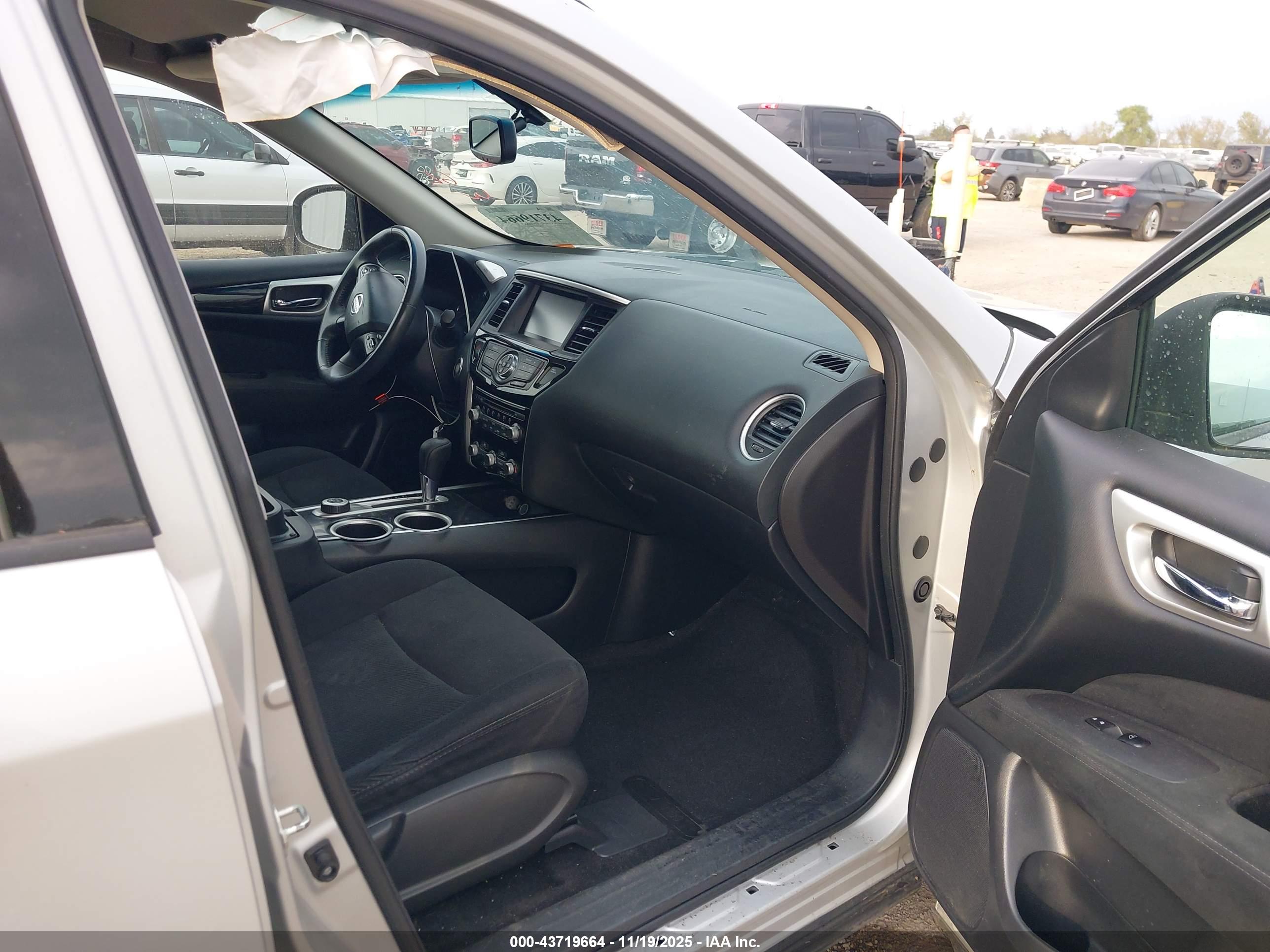 NISSAN PATHFINDER image 5