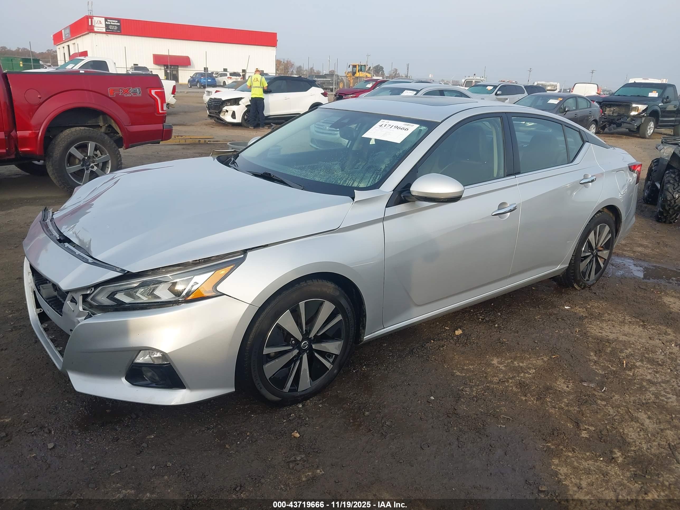 NISSAN ALTIMA image 2