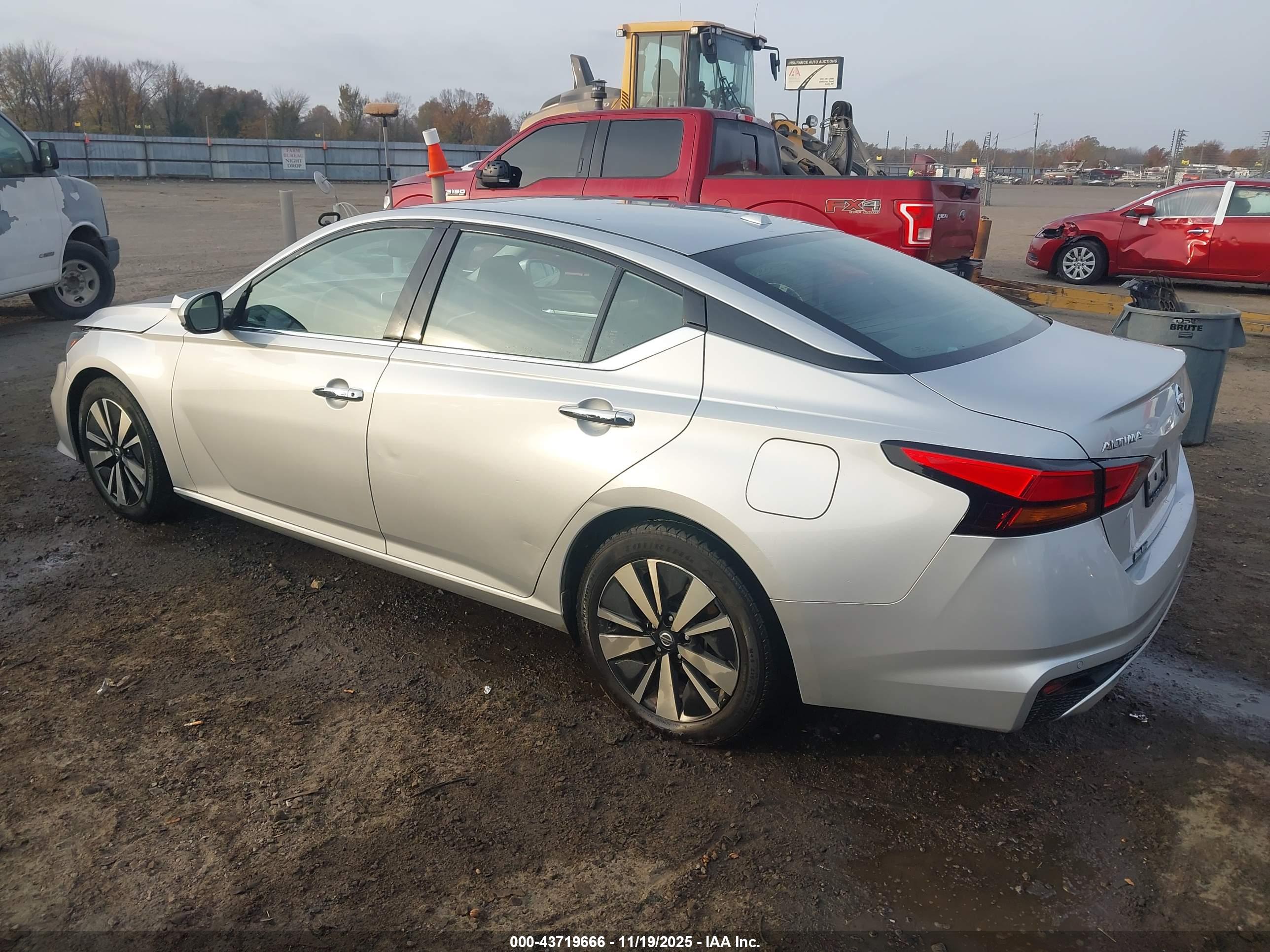 NISSAN ALTIMA image 3