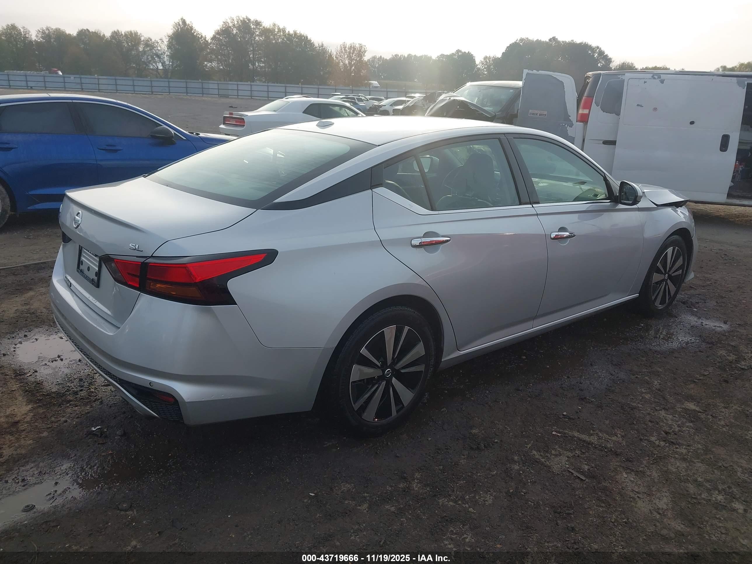 NISSAN ALTIMA image 4