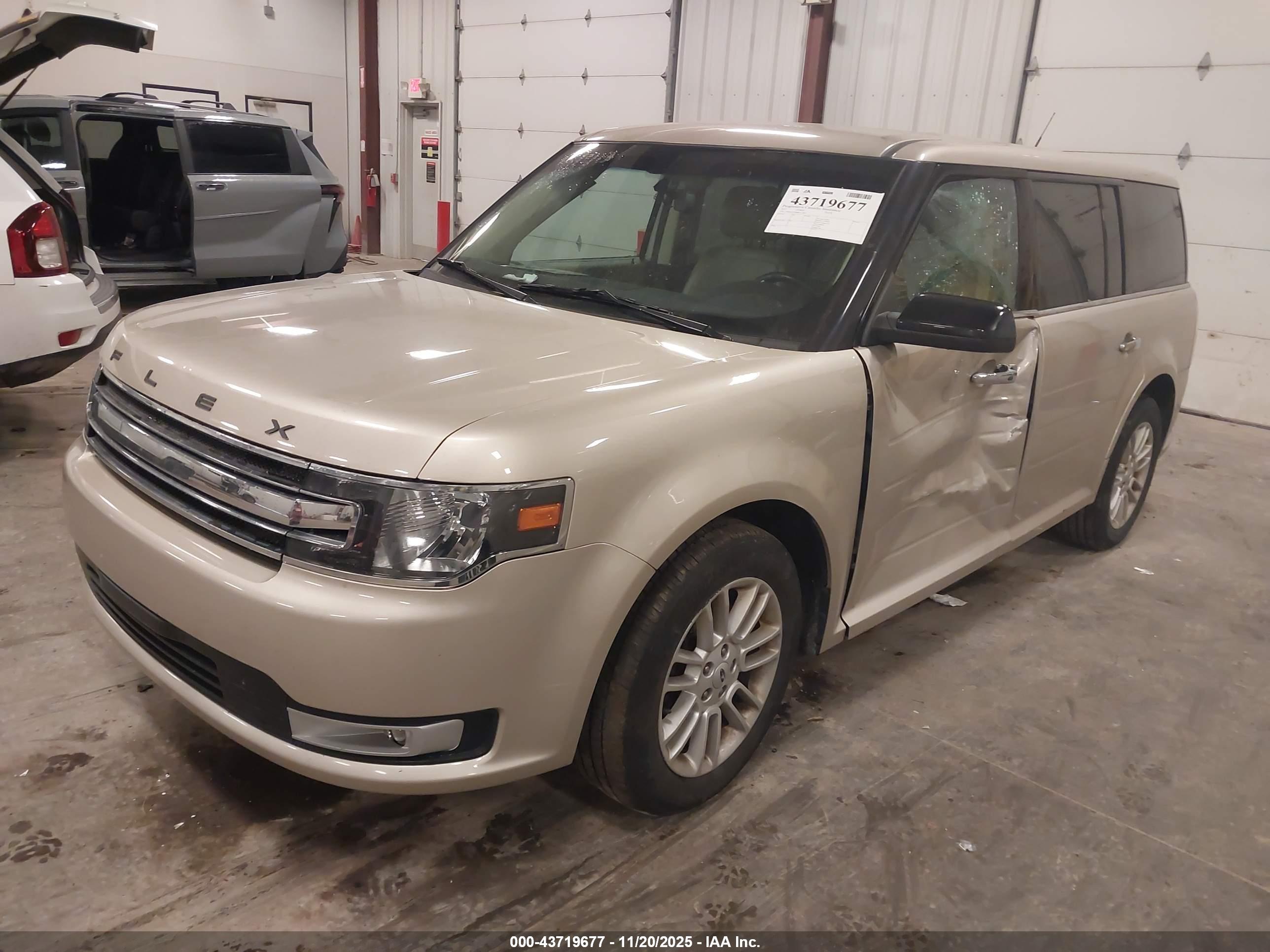 FORD FLEX image 2