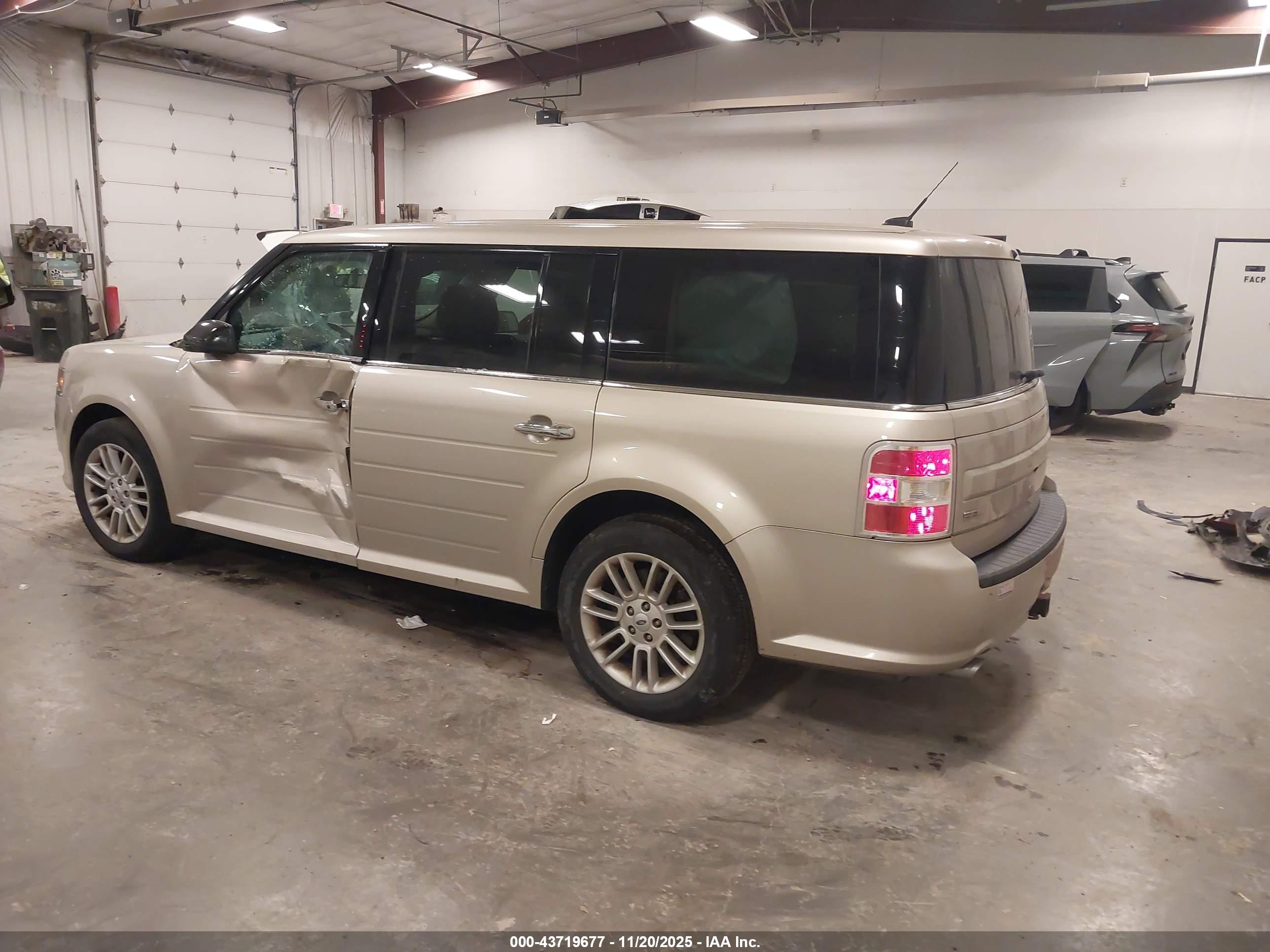 FORD FLEX image 3