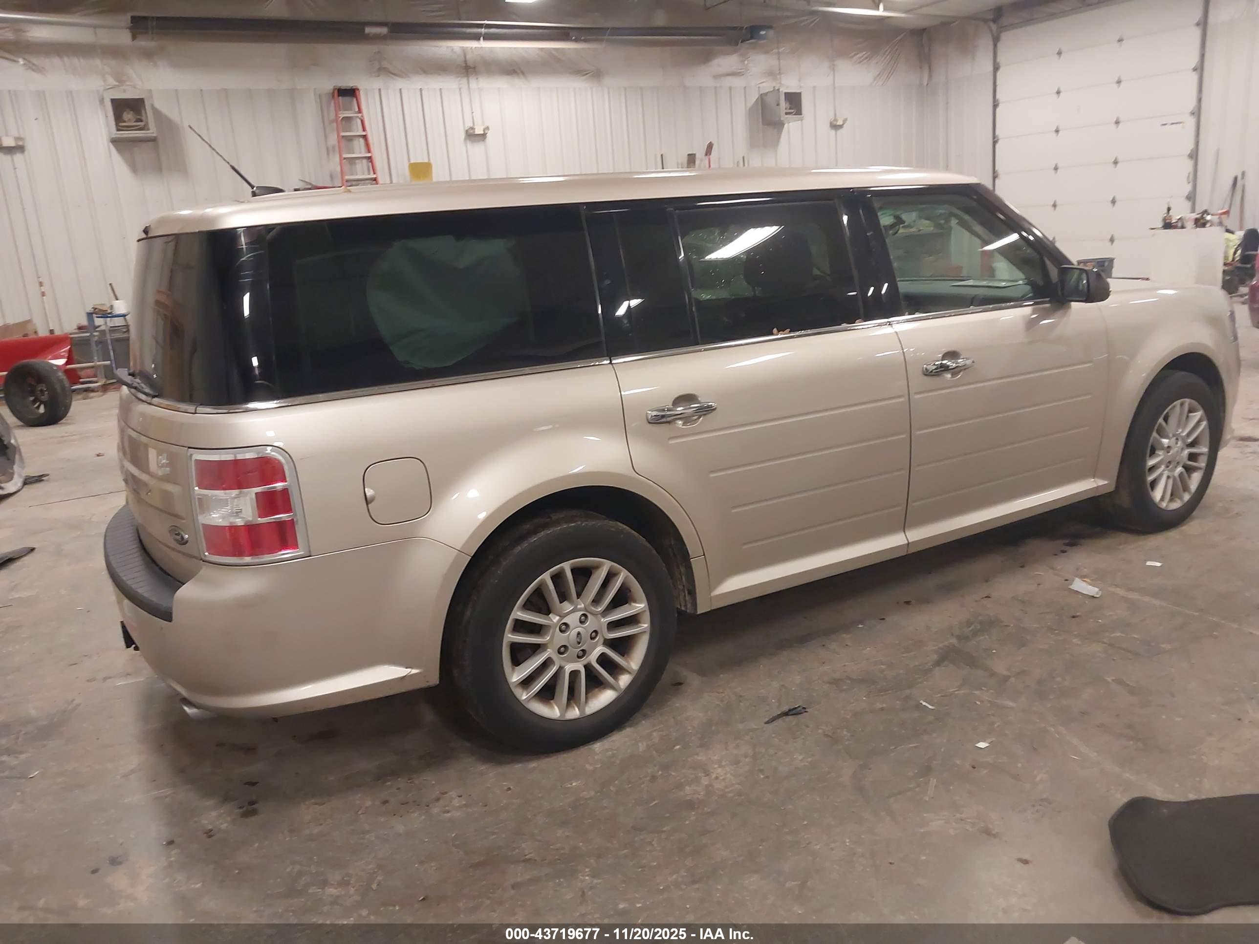 FORD FLEX image 4