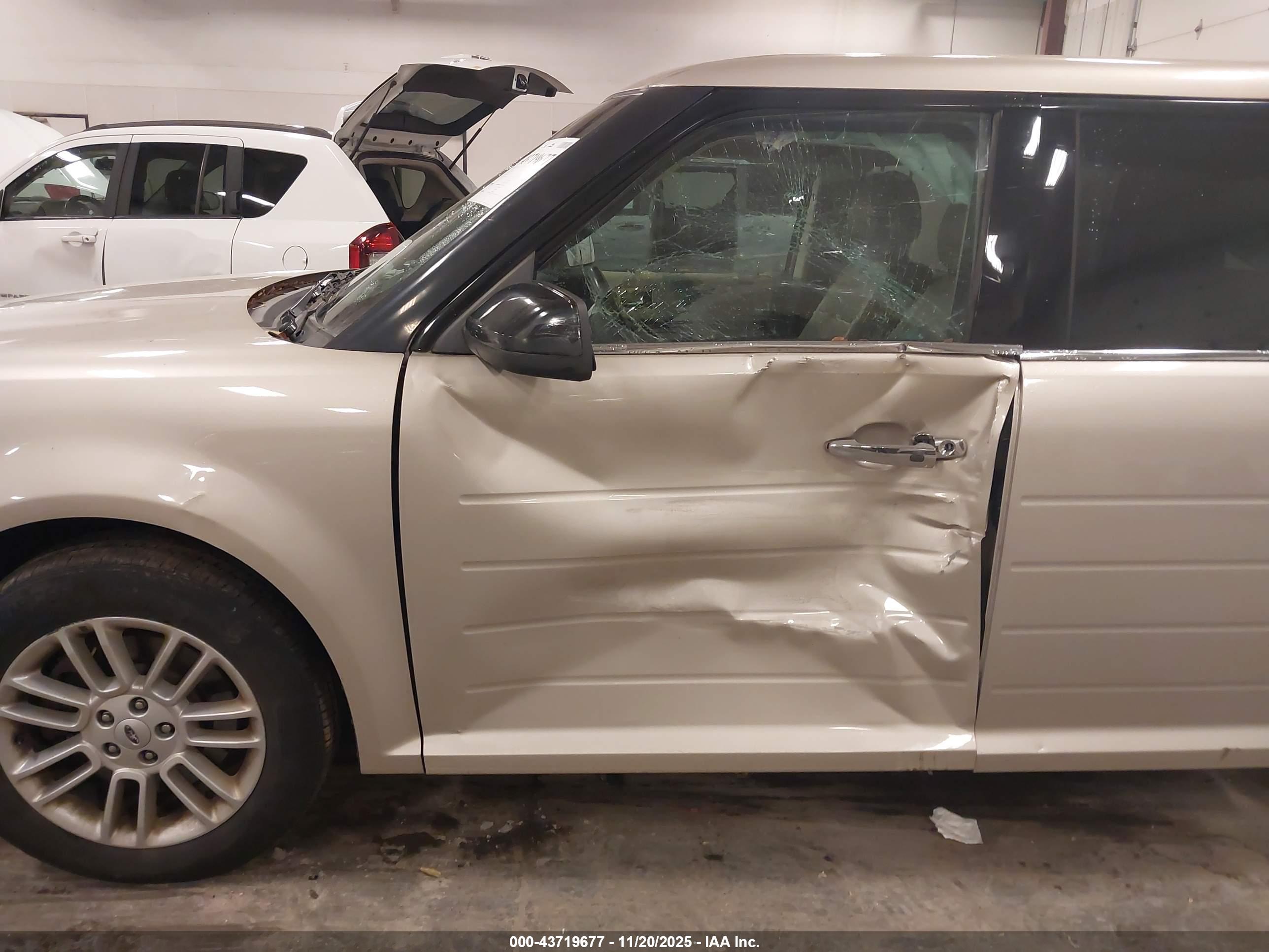 FORD FLEX image 6