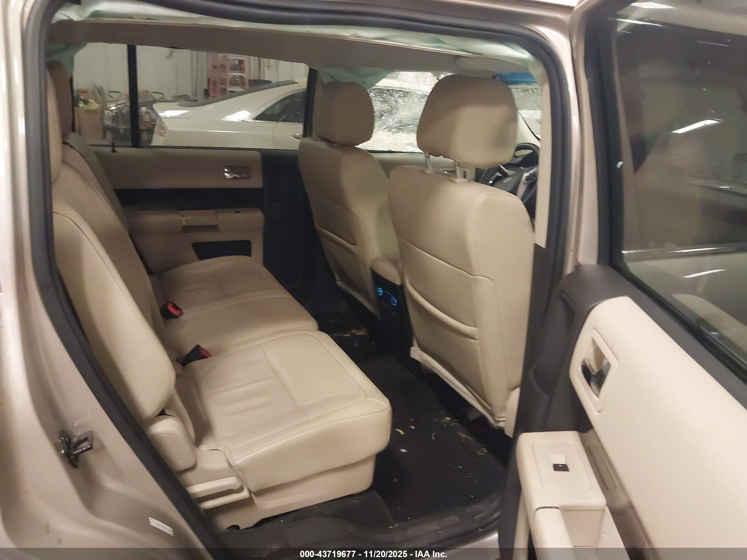 FORD FLEX image 8