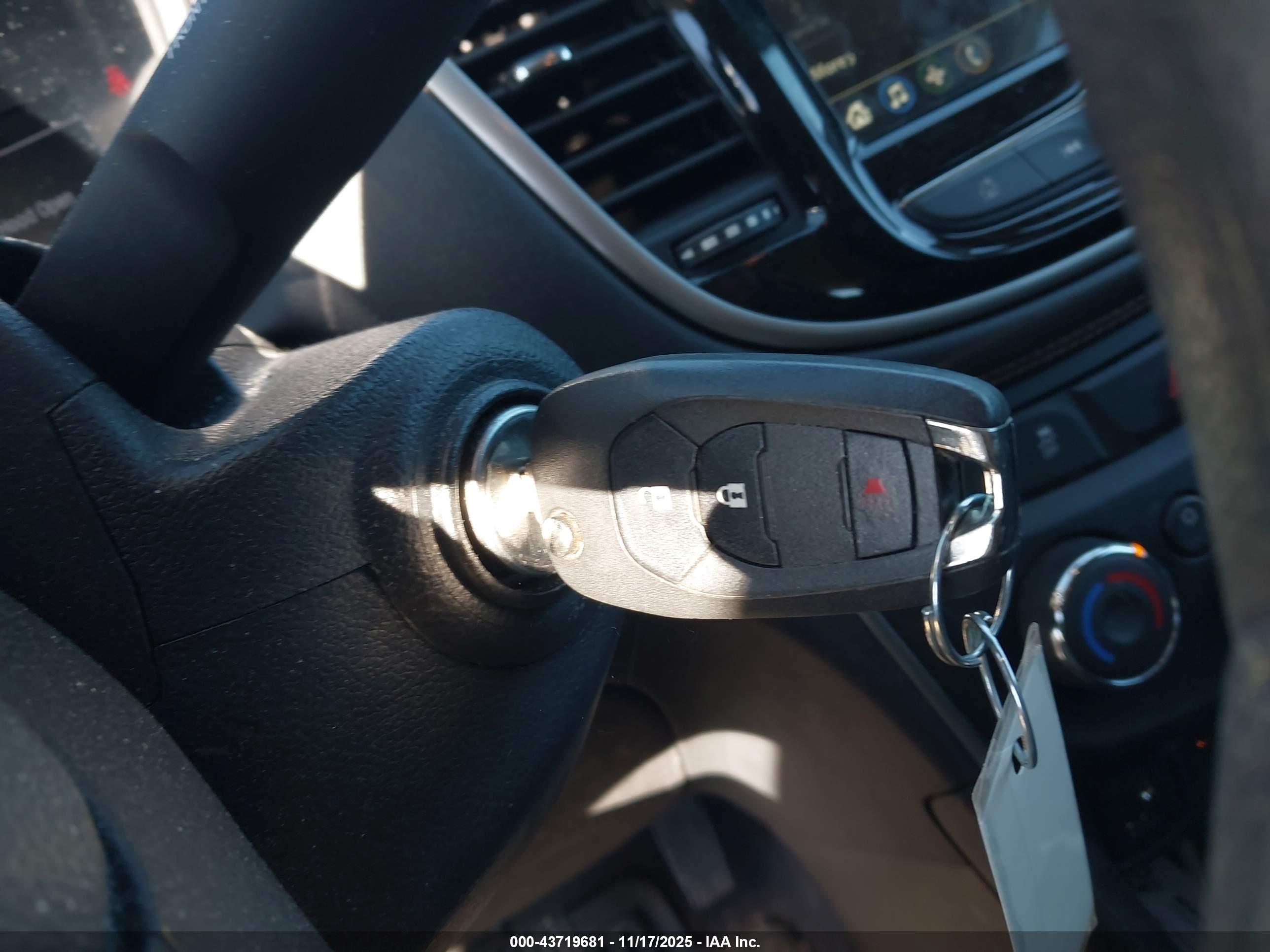 CHEVROLET TRAX image 11