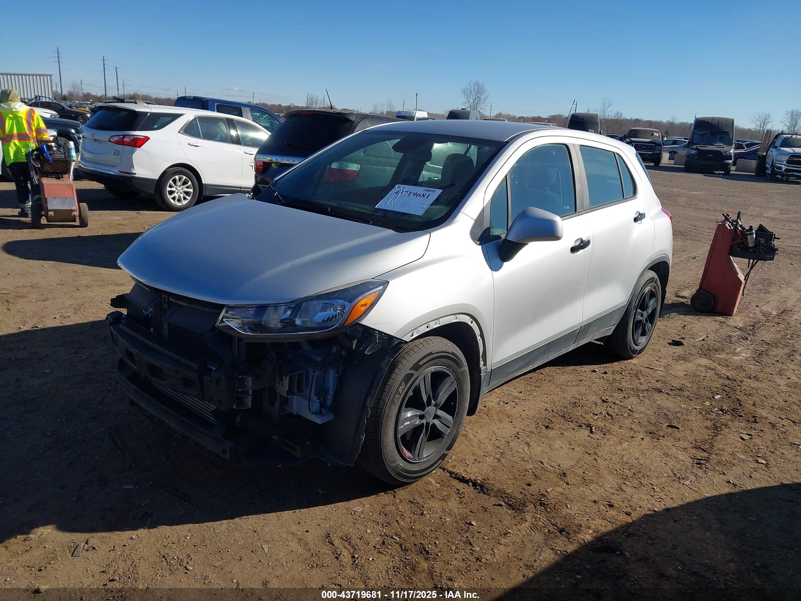 CHEVROLET TRAX image 2