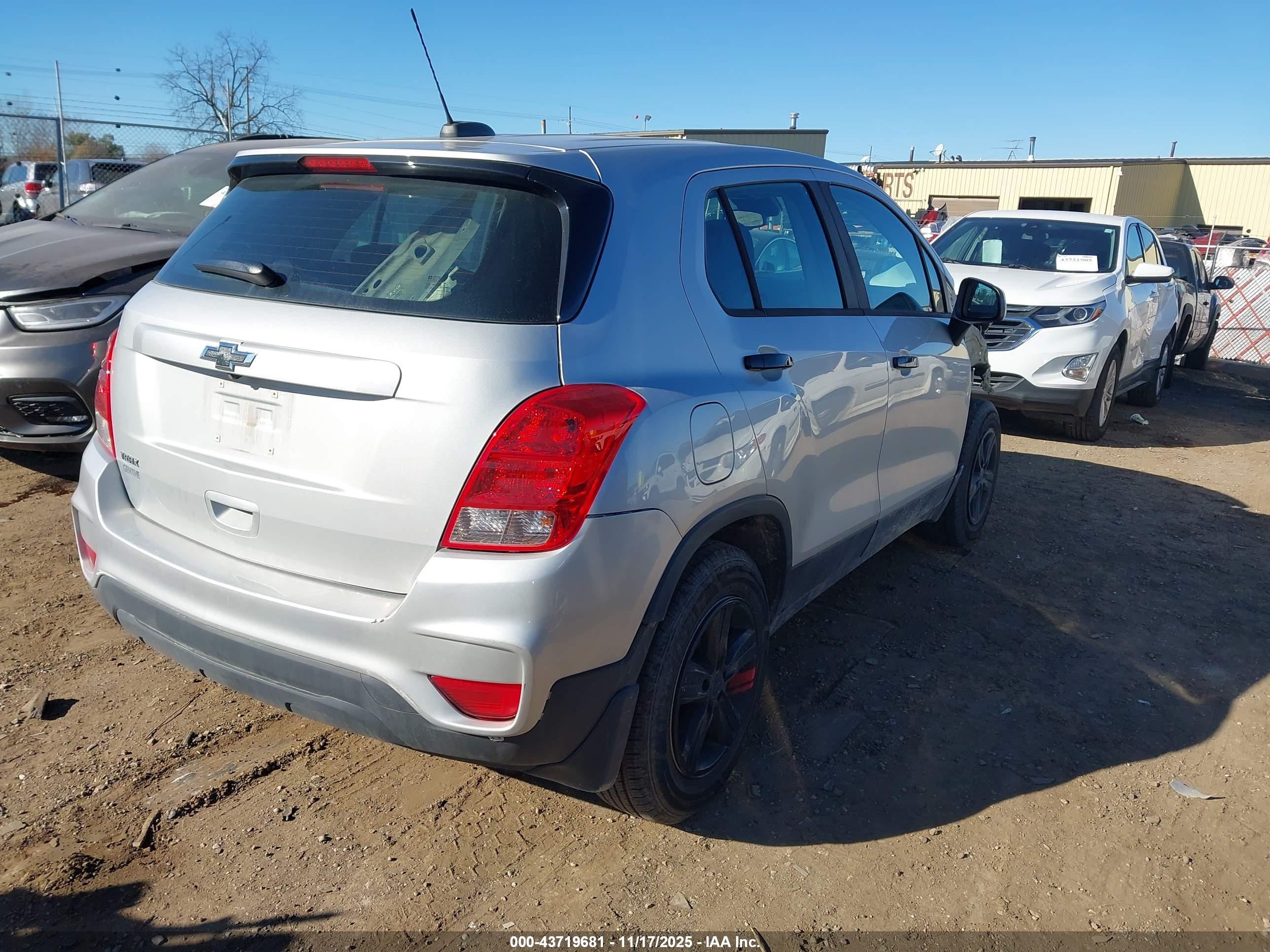 CHEVROLET TRAX image 4