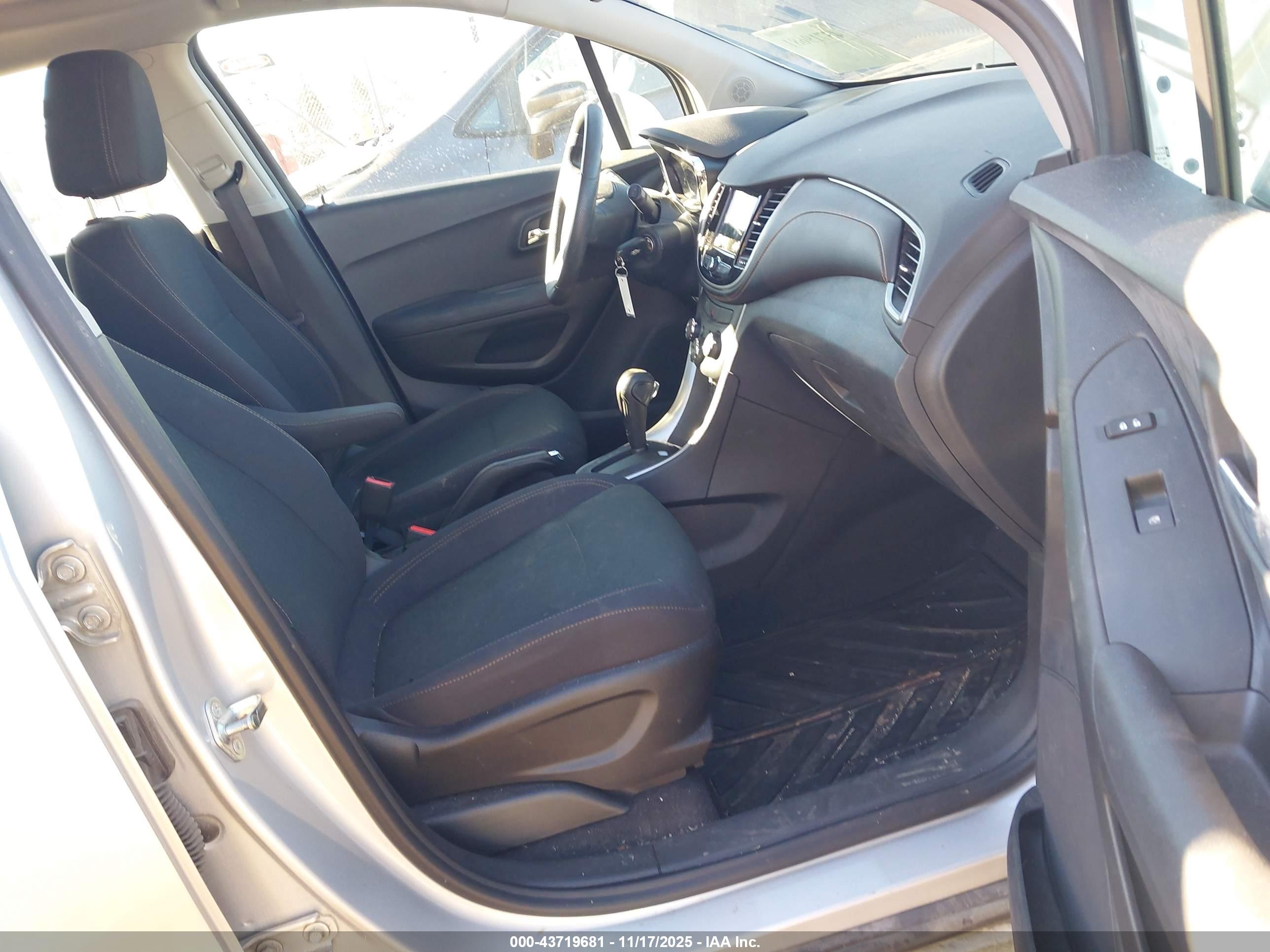 CHEVROLET TRAX image 5