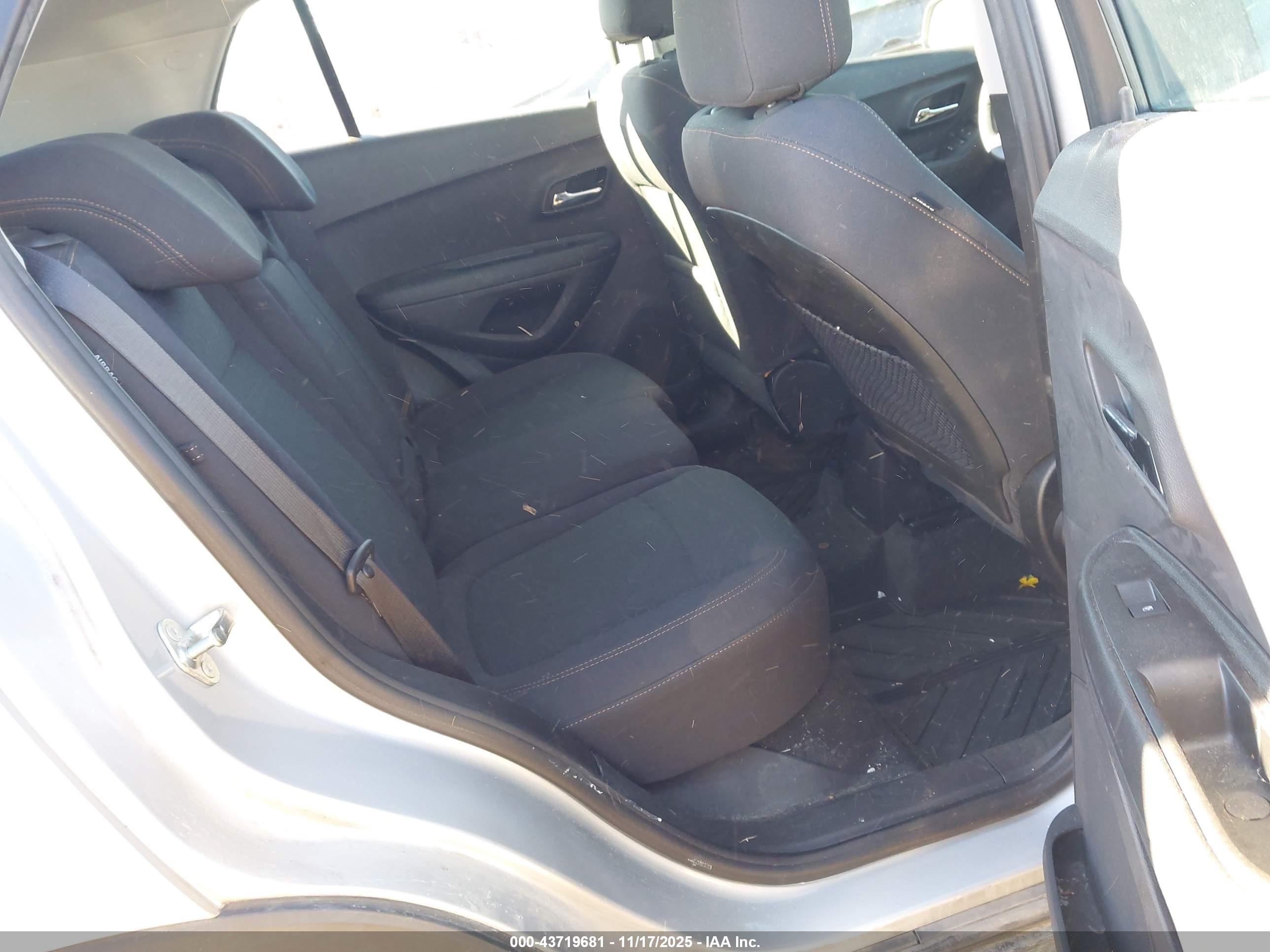 CHEVROLET TRAX image 8