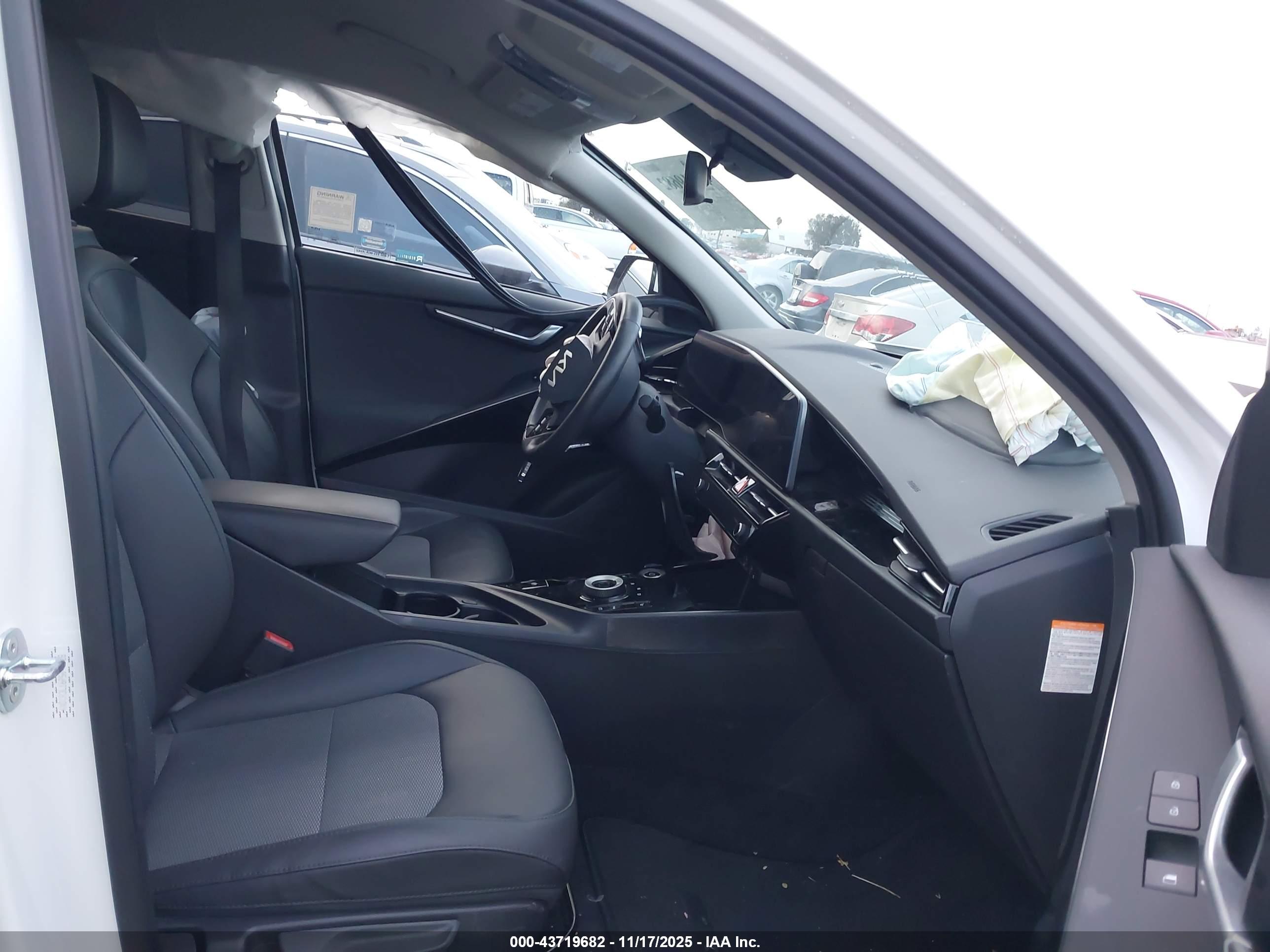 KIA NIRO image 5