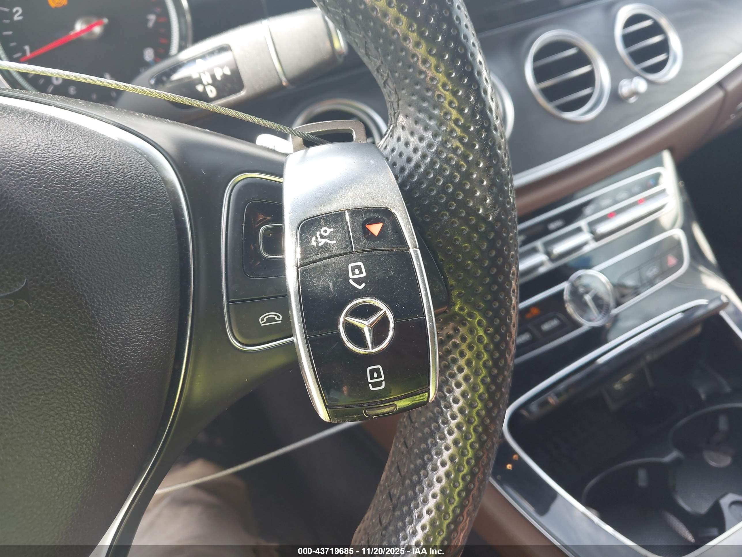 MERCEDES-BENZ E image 11