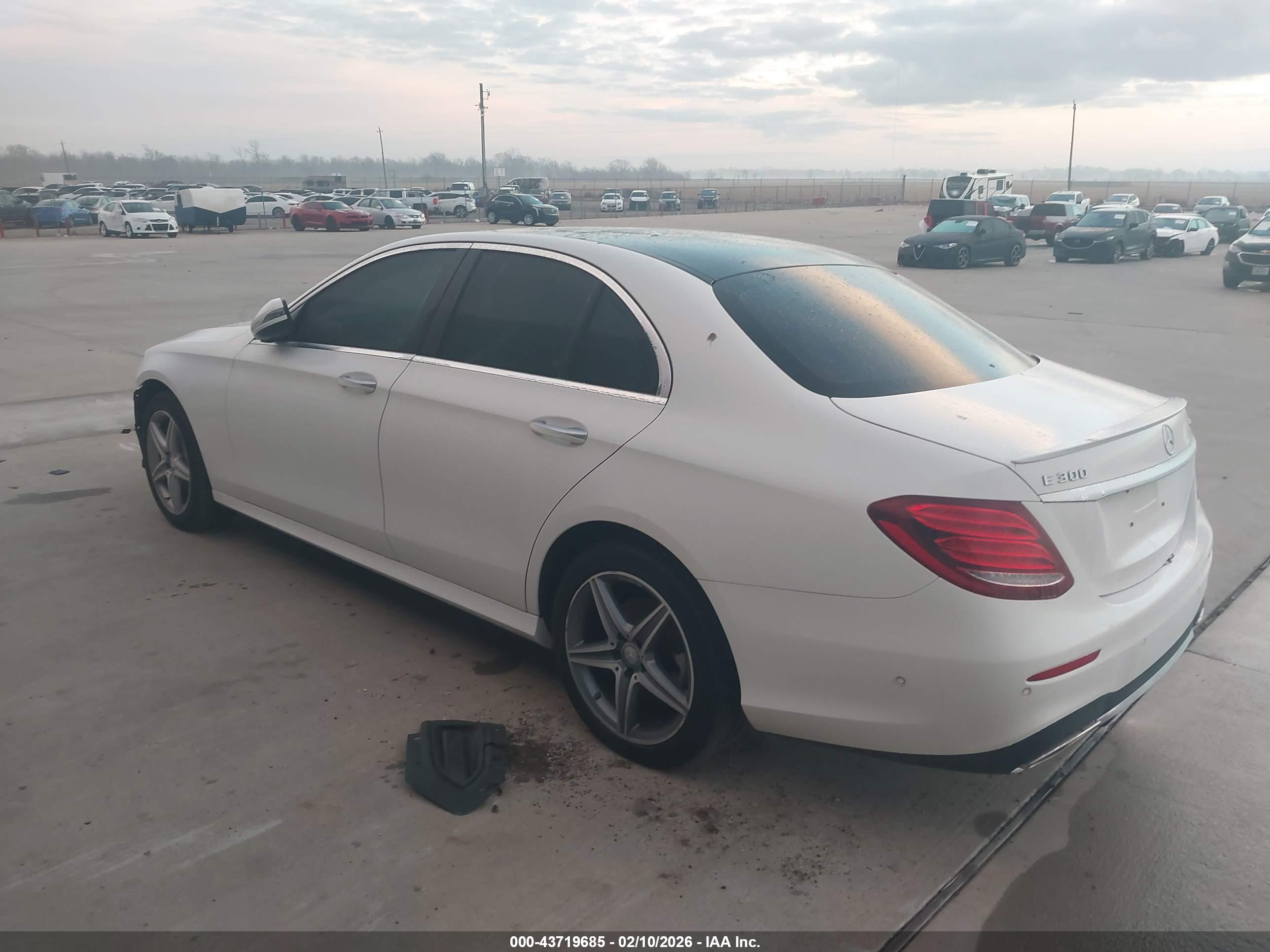 MERCEDES-BENZ E image 3