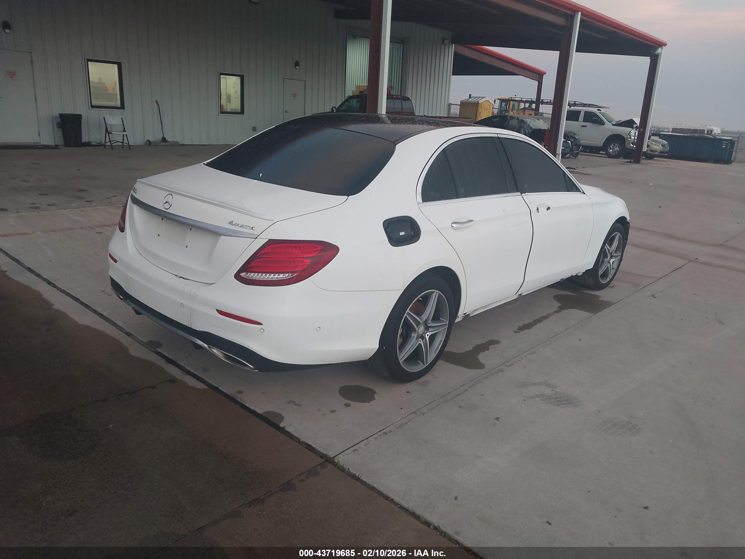 MERCEDES-BENZ E image 4