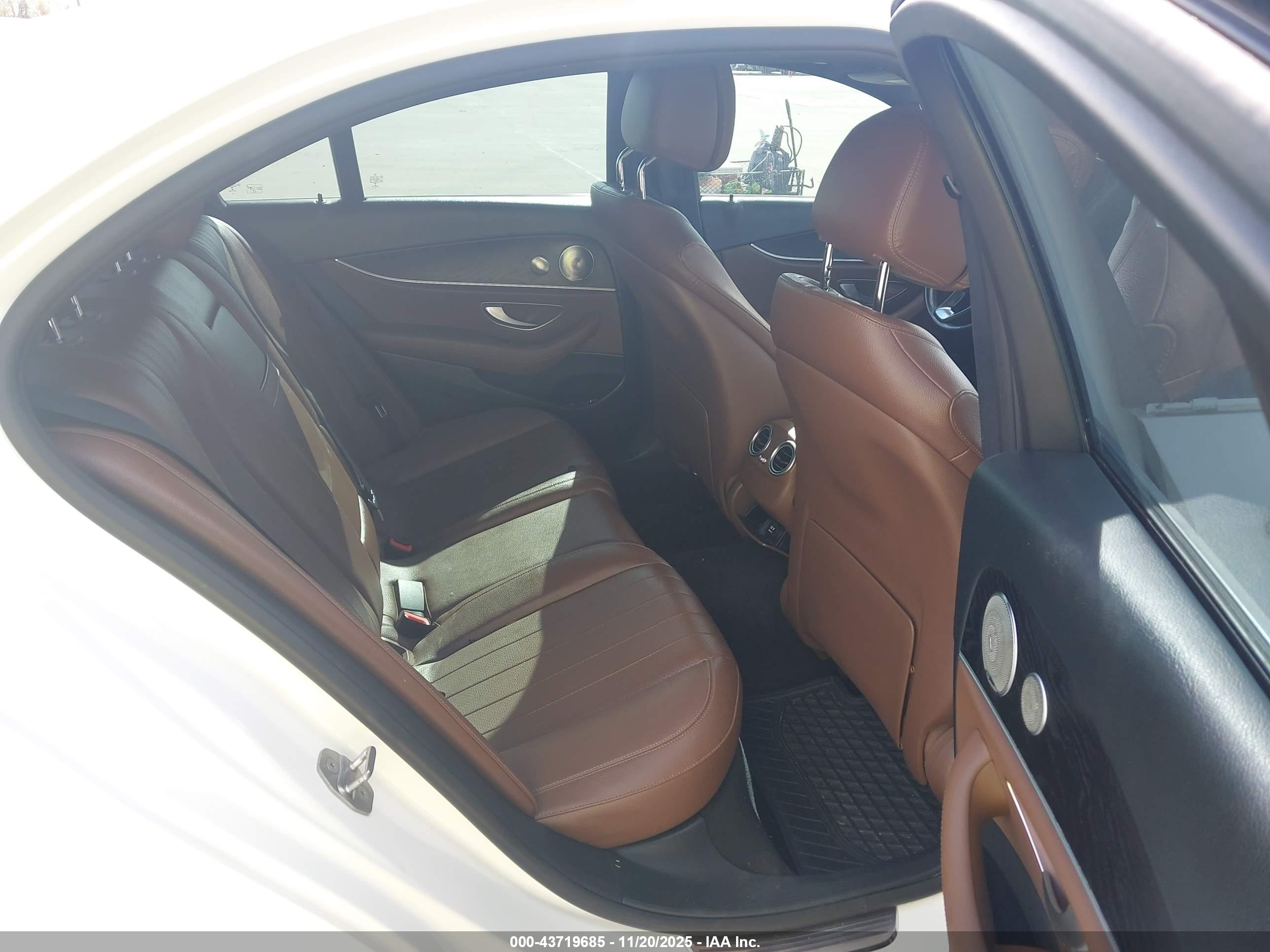 MERCEDES-BENZ E image 8