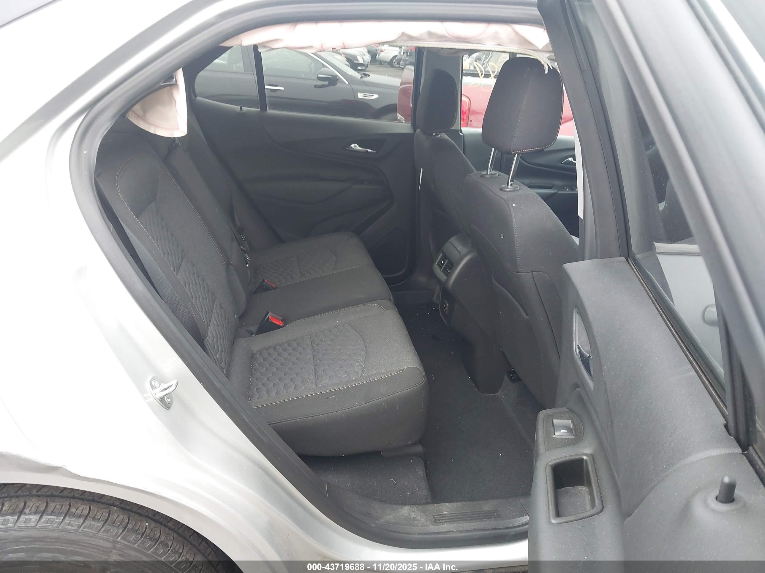 CHEVROLET EQUINOX image 8