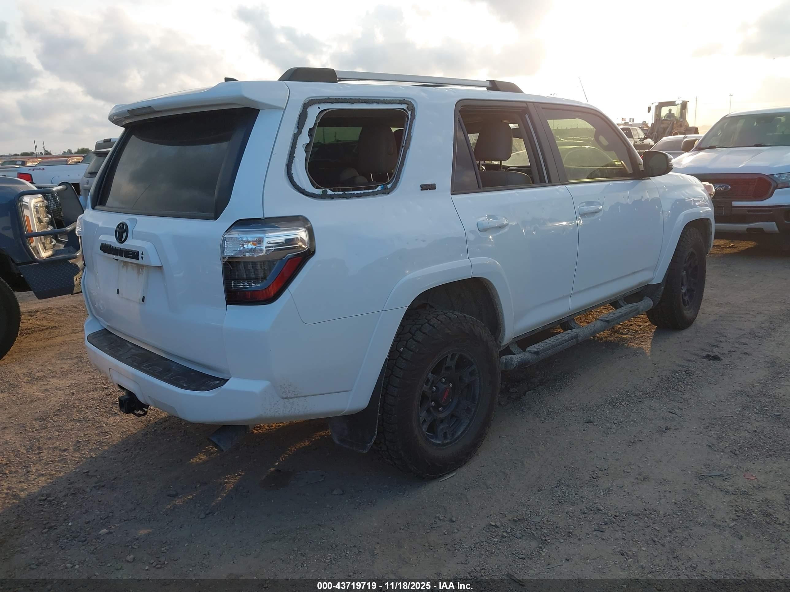 TOYOTA 4RUNNER image 4