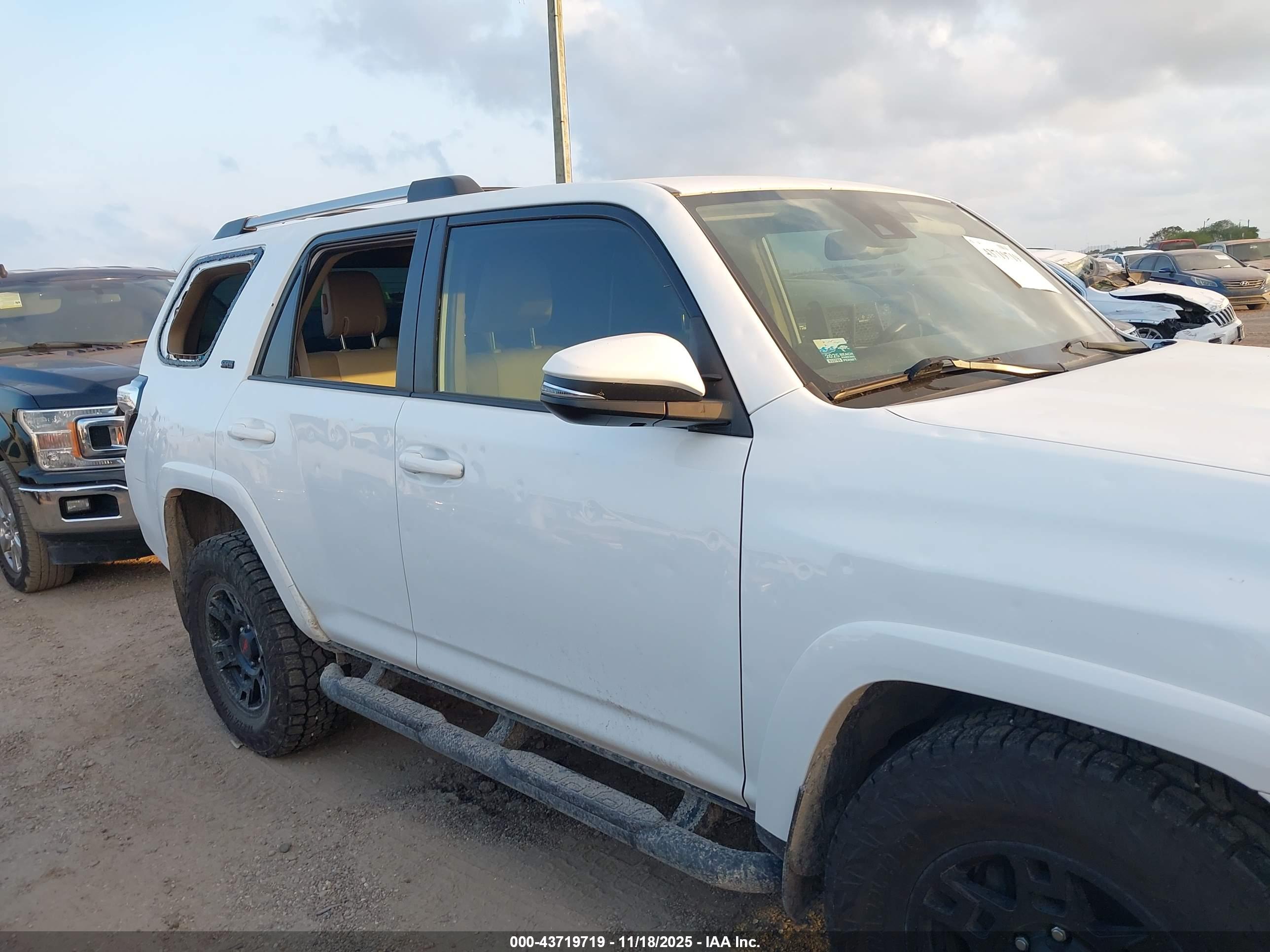 TOYOTA 4RUNNER image 6