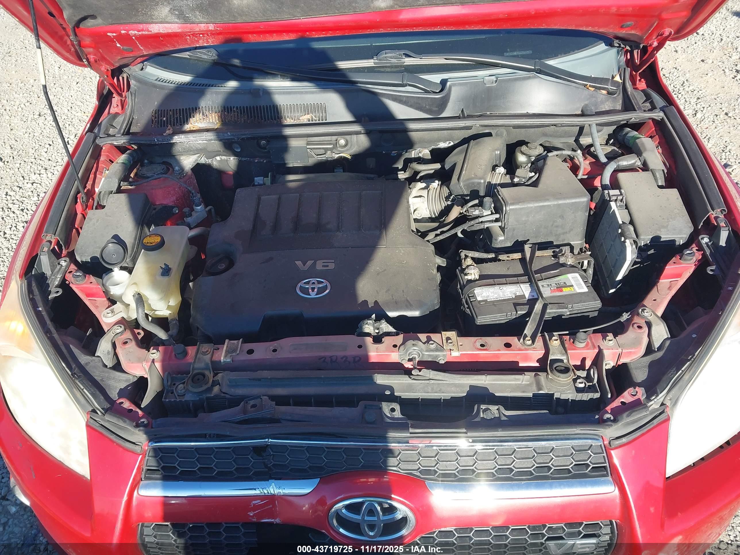 TOYOTA RAV4 image 10