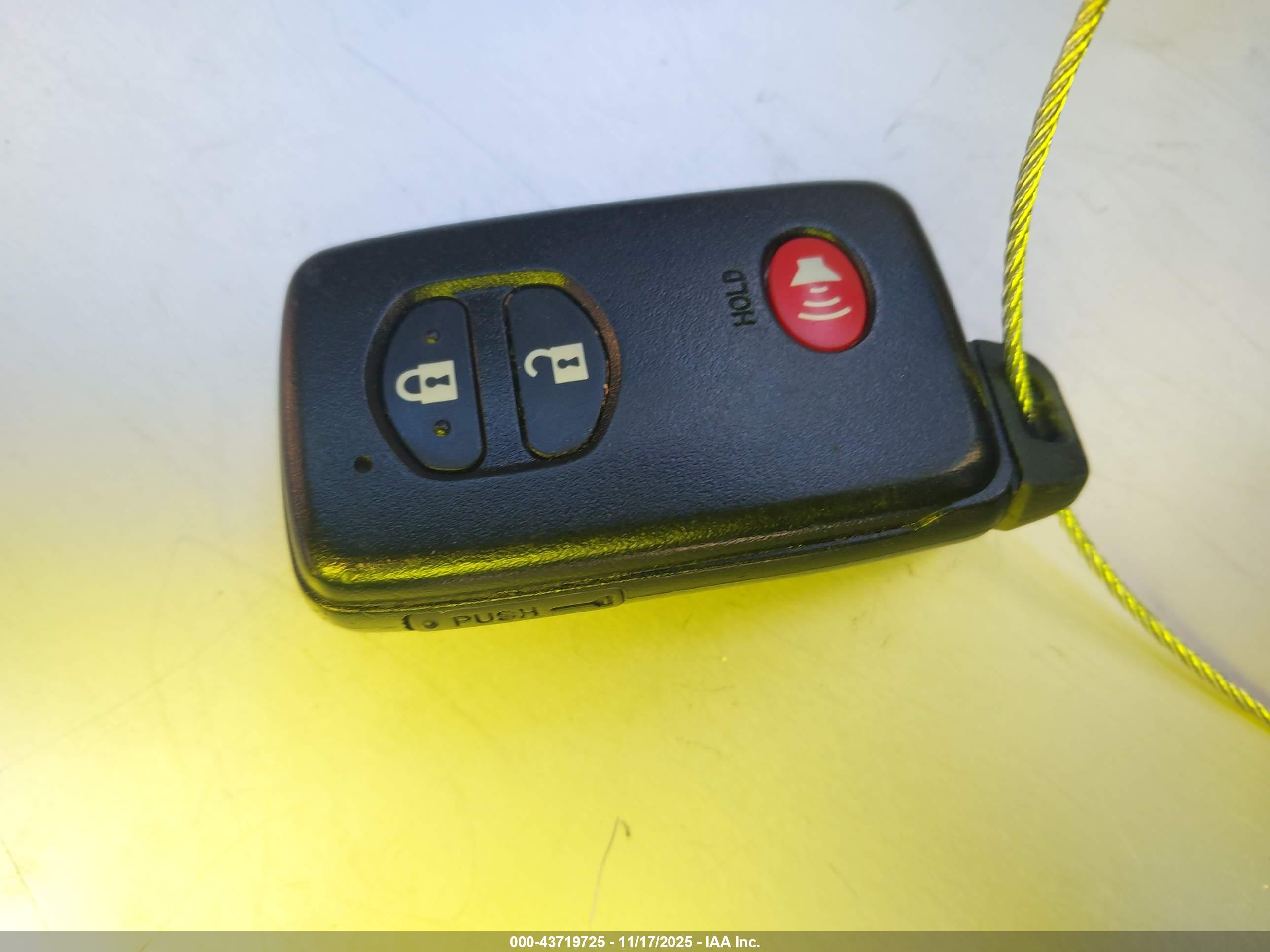 TOYOTA RAV4 image 11