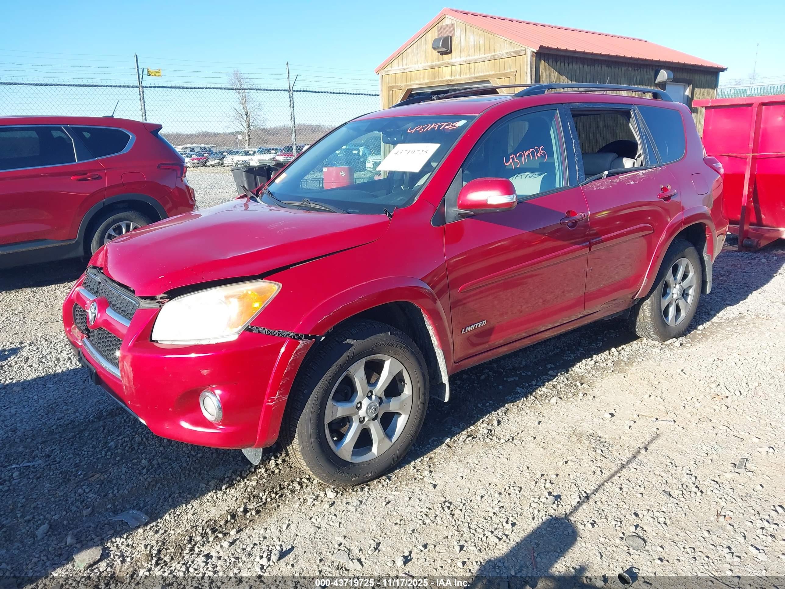 TOYOTA RAV4 image 2