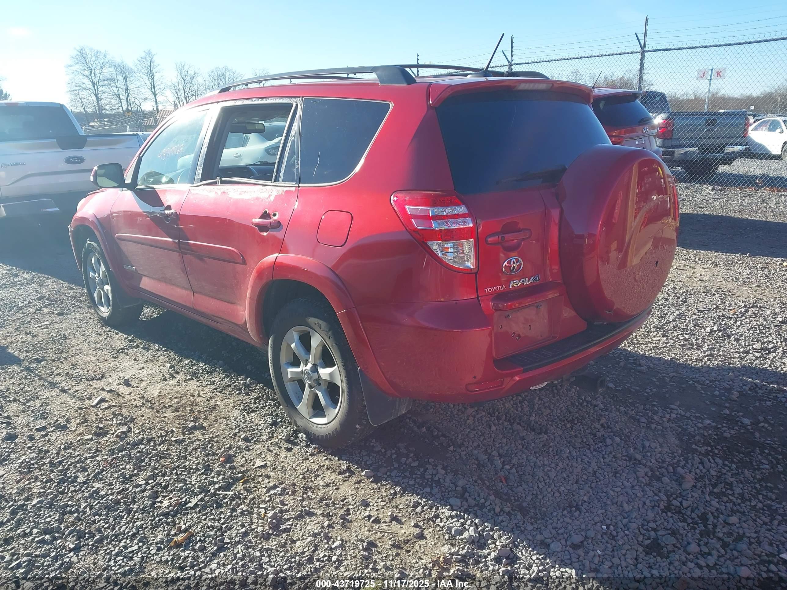 TOYOTA RAV4 image 3