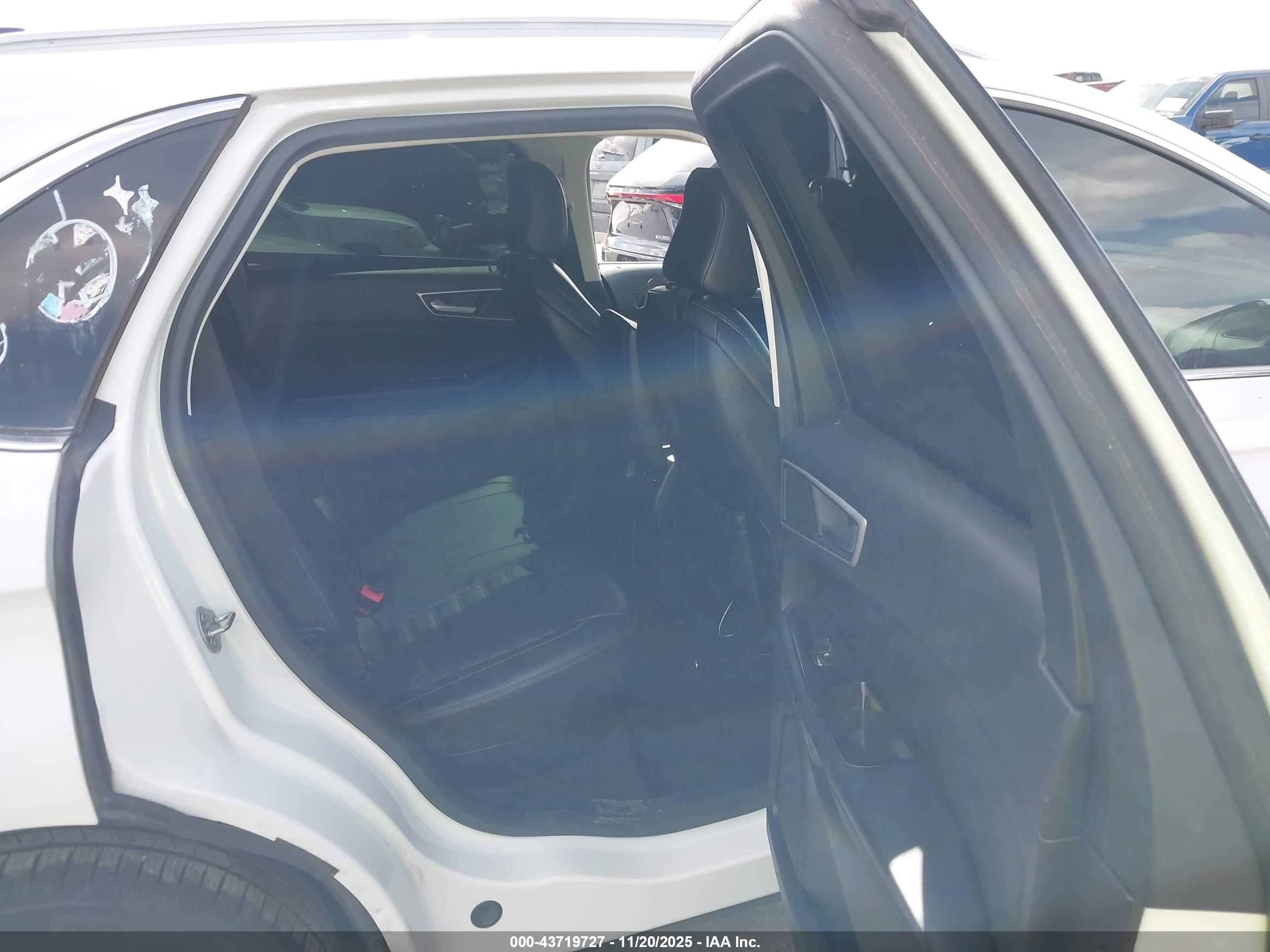 FORD EDGE image 8