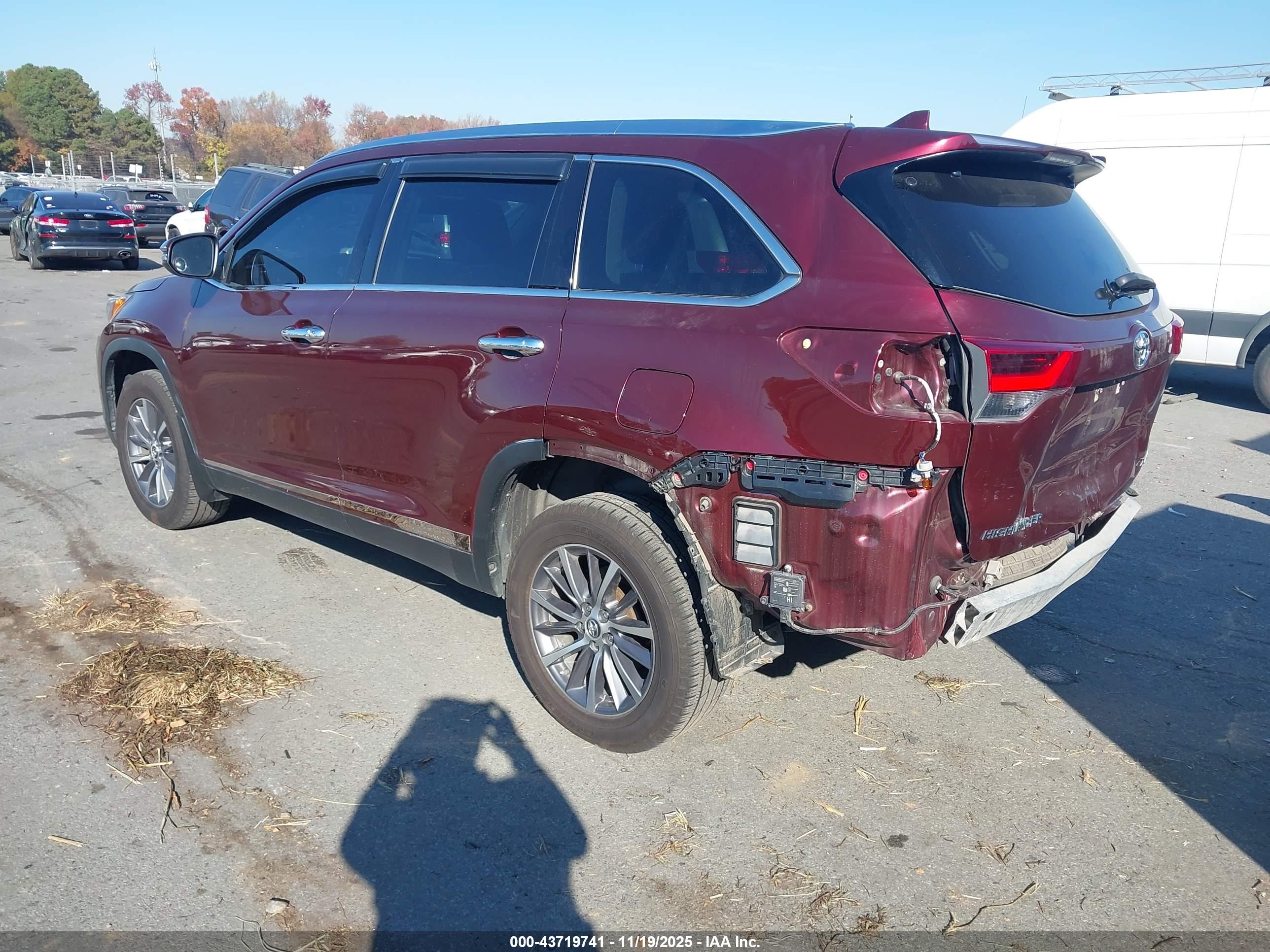 TOYOTA HIGHLANDER image 3