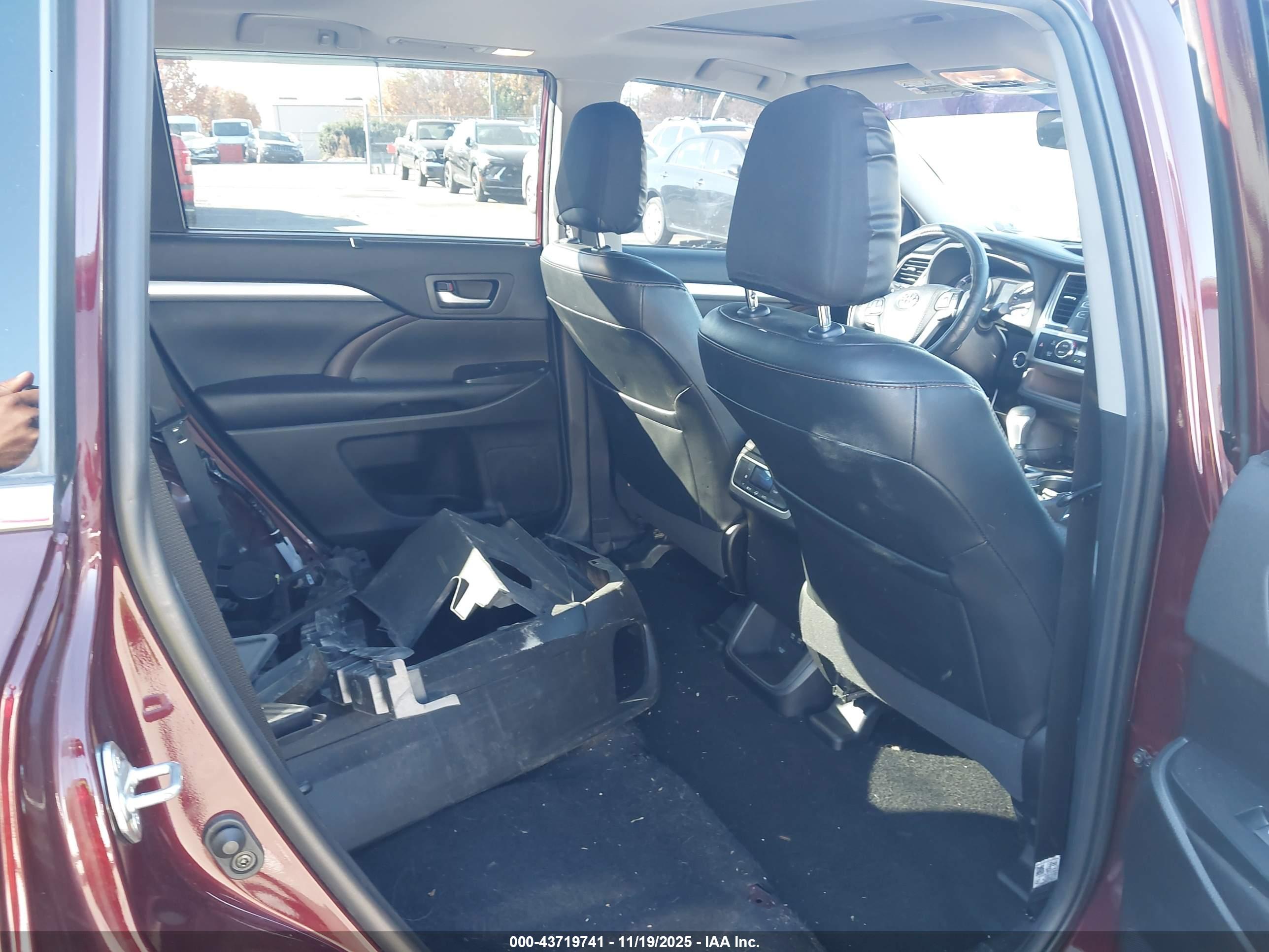 TOYOTA HIGHLANDER image 8