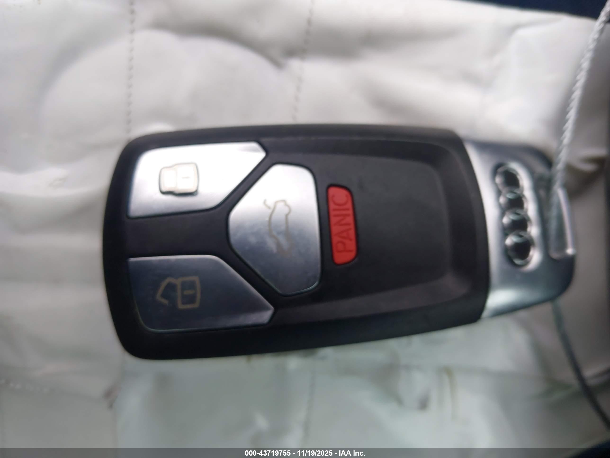 AUDI A4 image 11