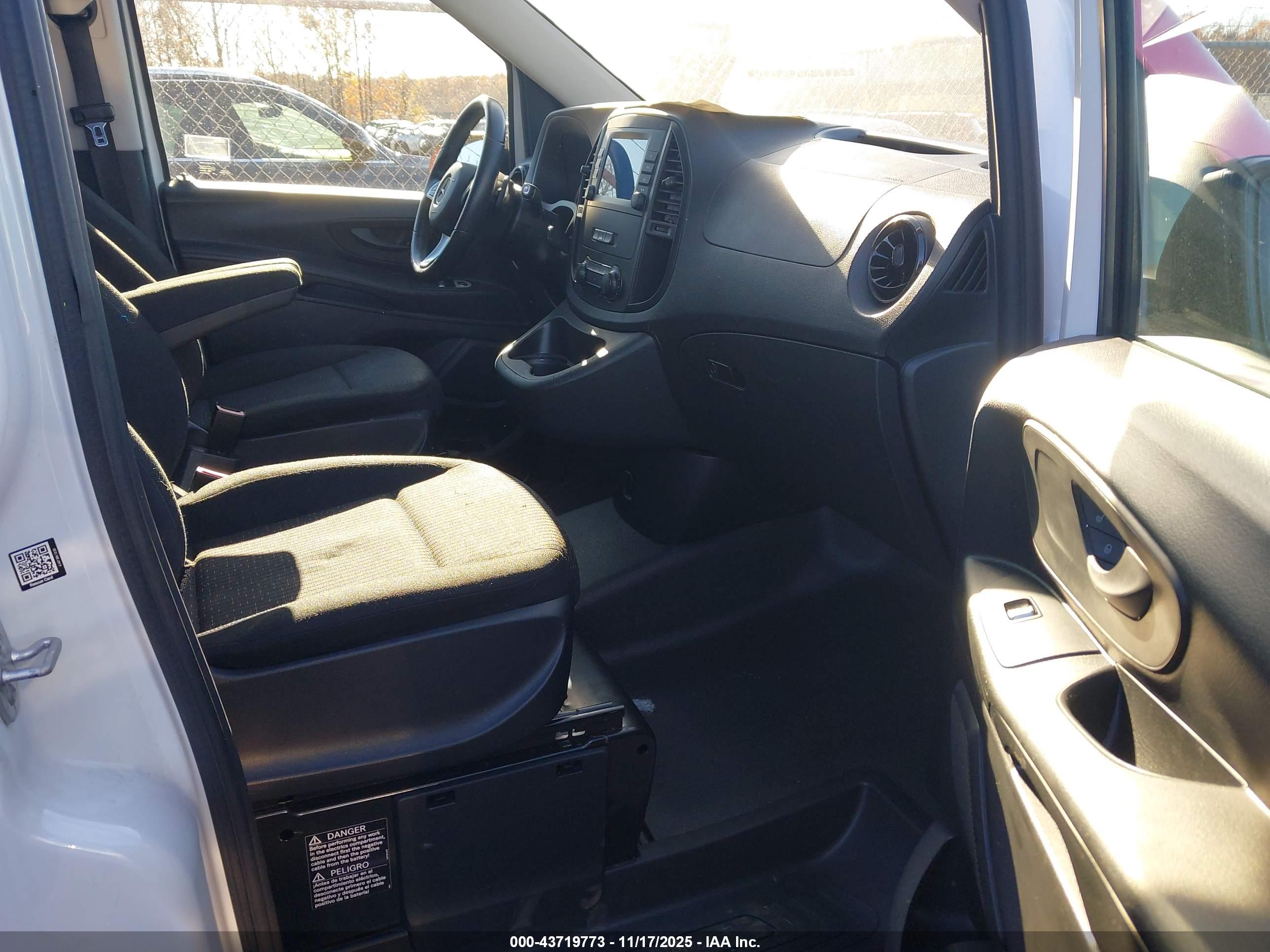 MERCEDES-BENZ METRIS image 5