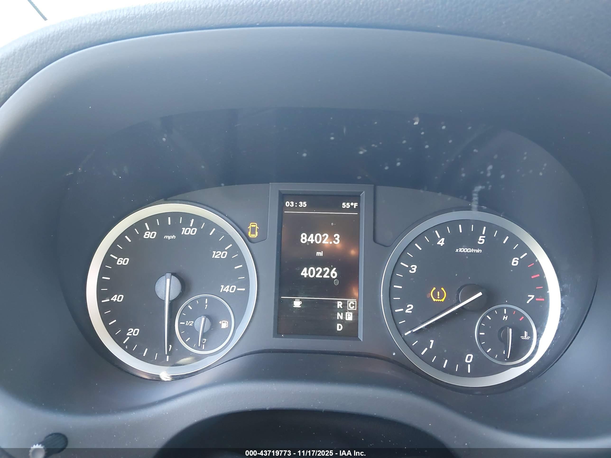 MERCEDES-BENZ METRIS image 7