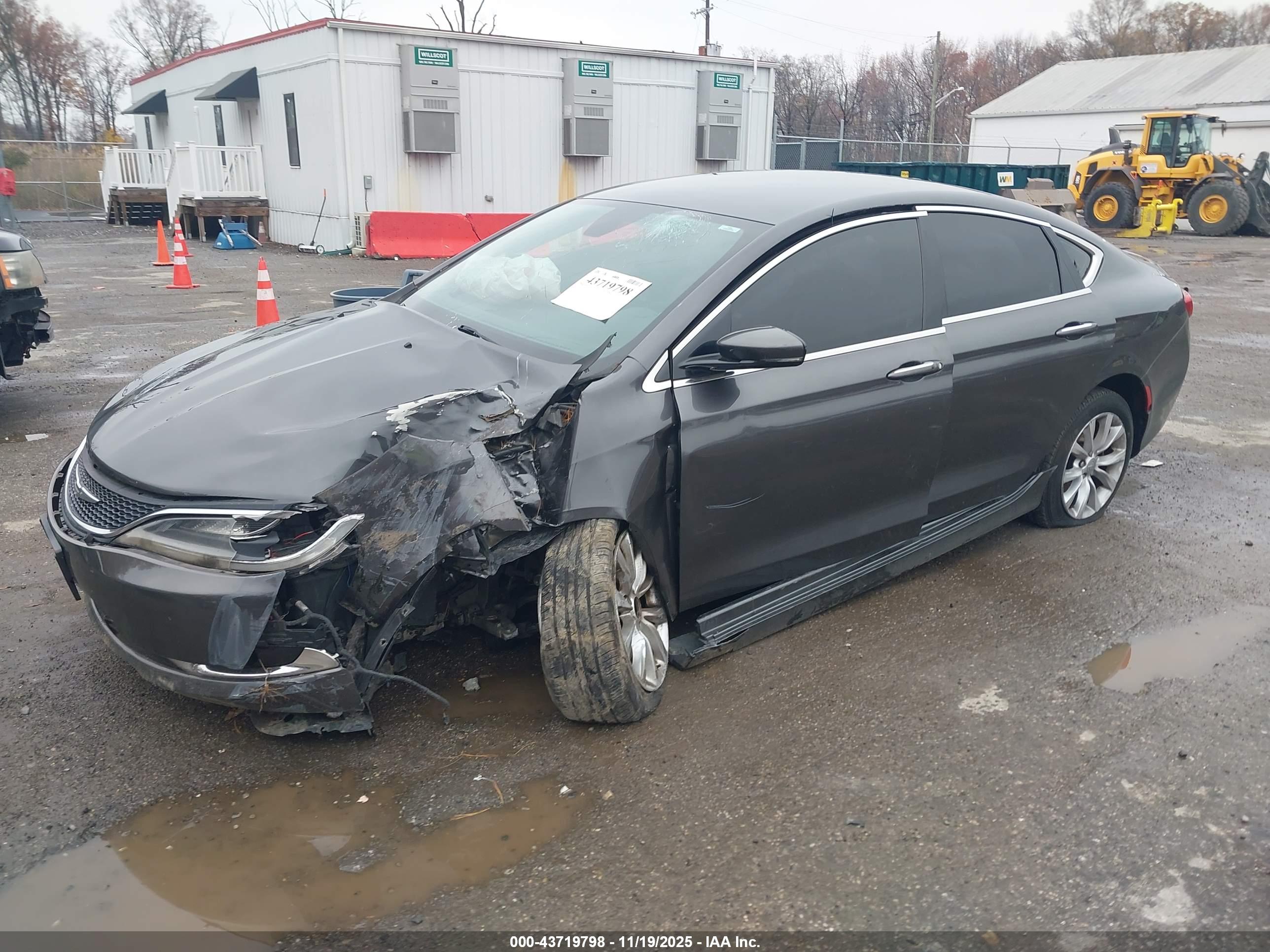 CHRYSLER 200 image 2