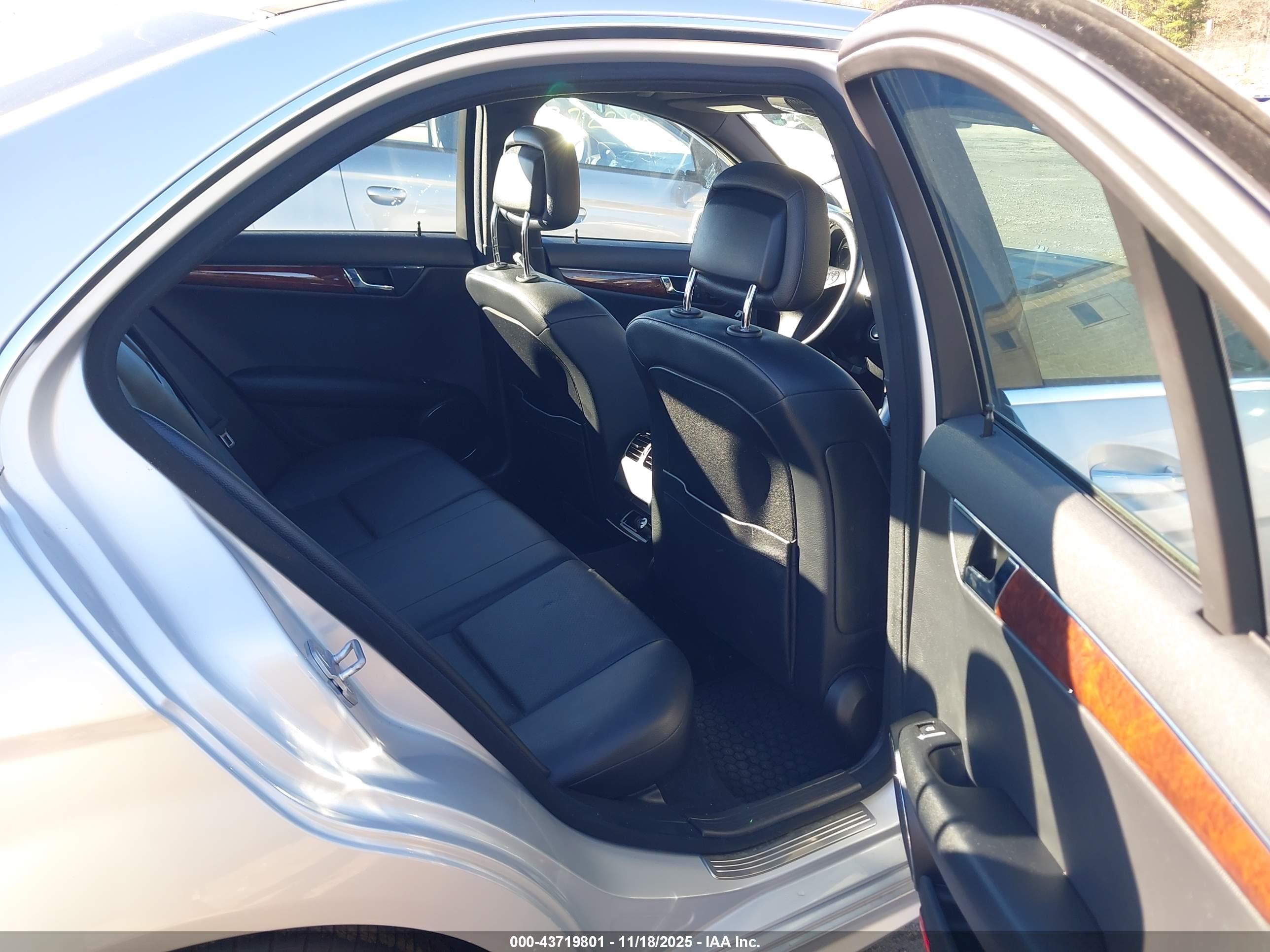 MERCEDES-BENZ C image 8