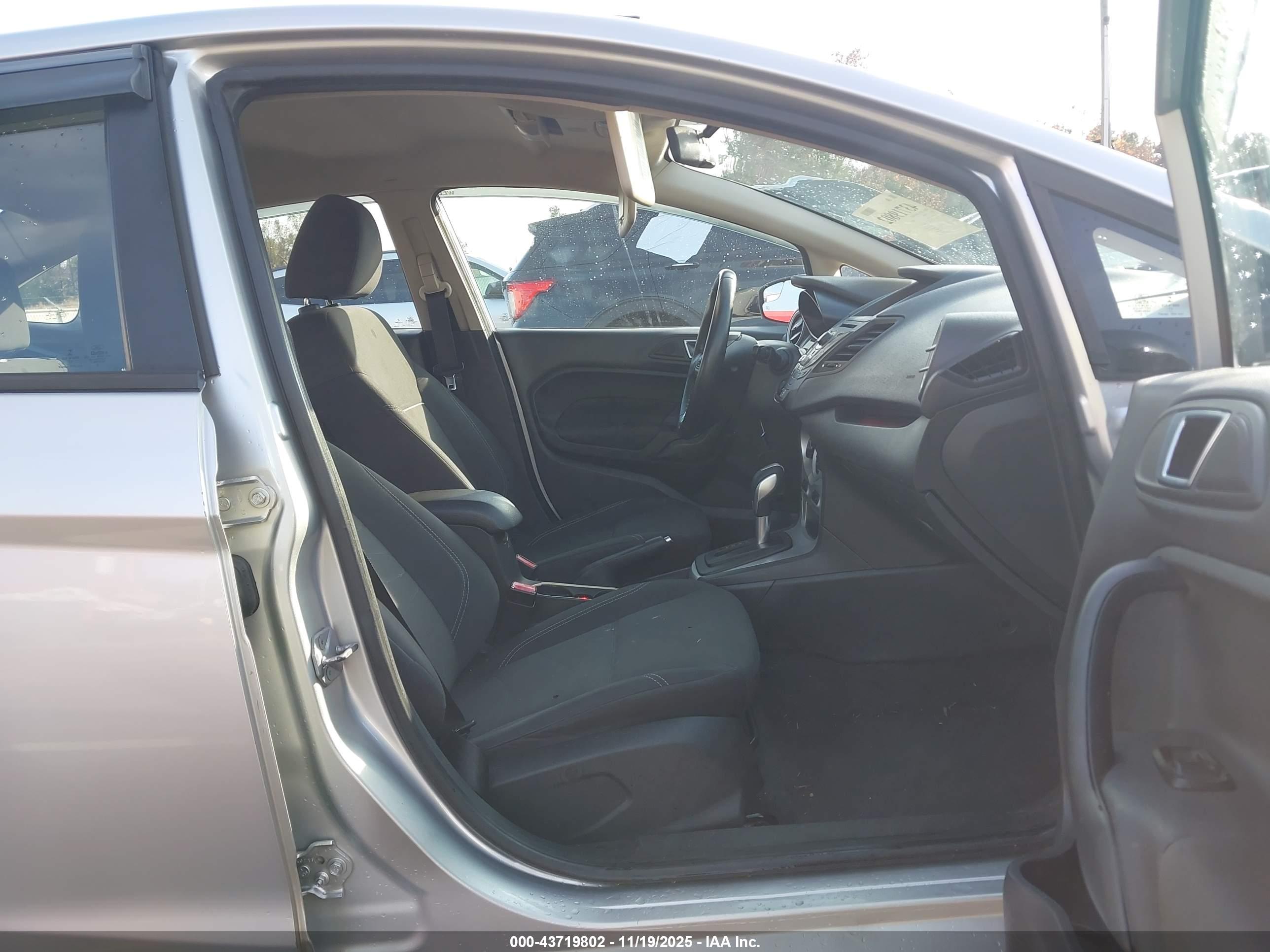 FORD FIESTA image 5