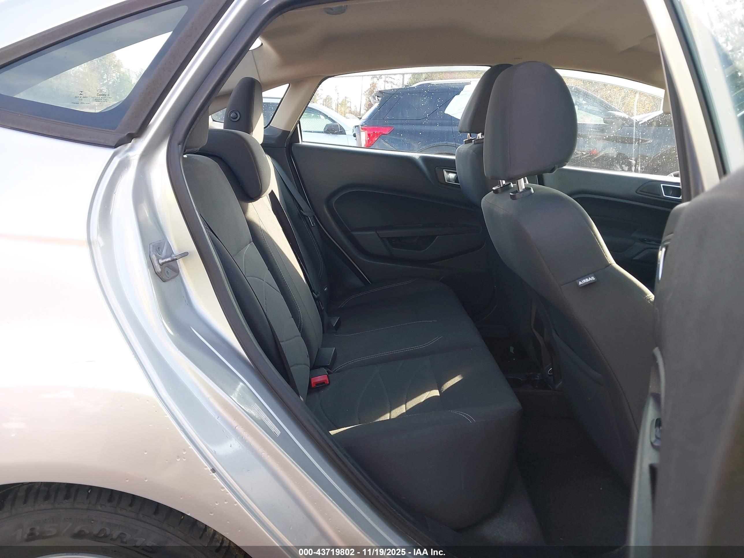 FORD FIESTA image 8