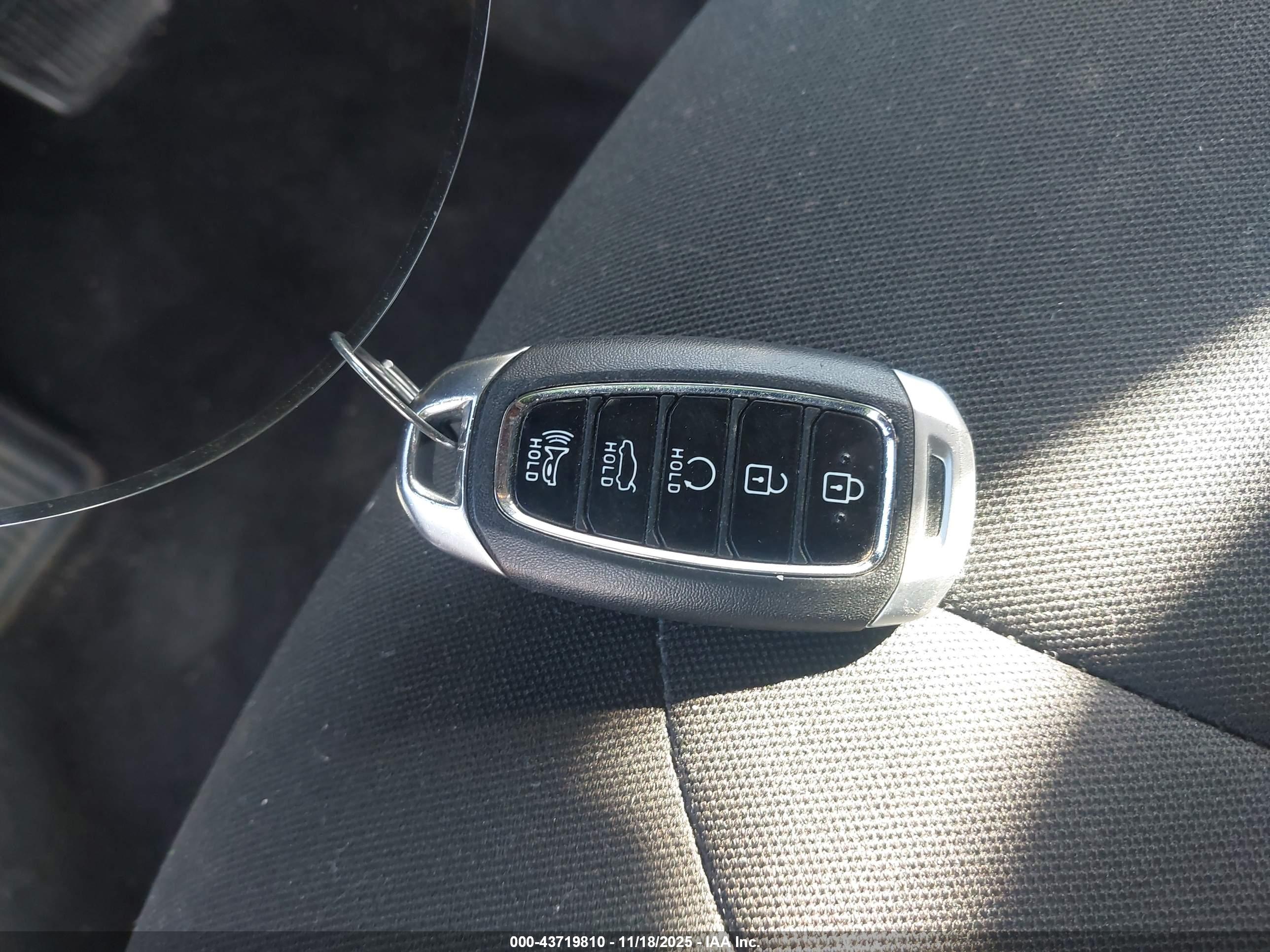 HYUNDAI ELANTRA image 11