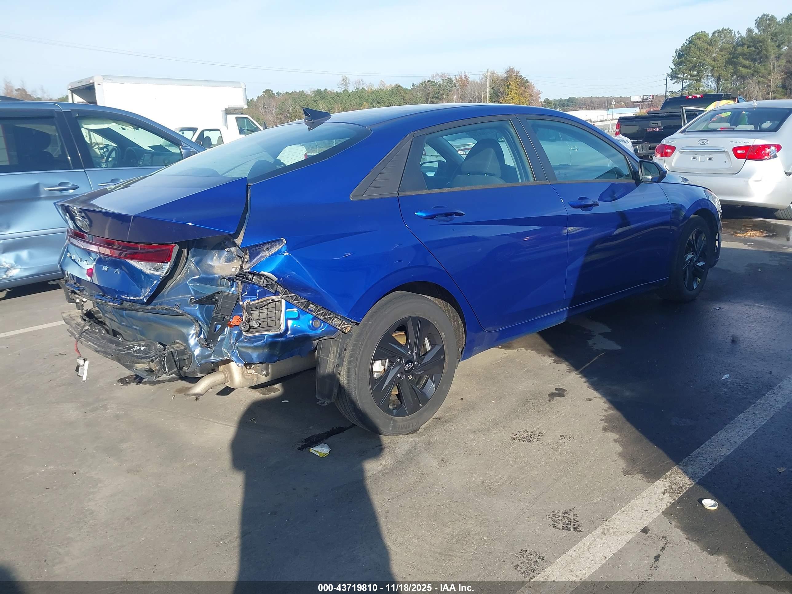 HYUNDAI ELANTRA image 4