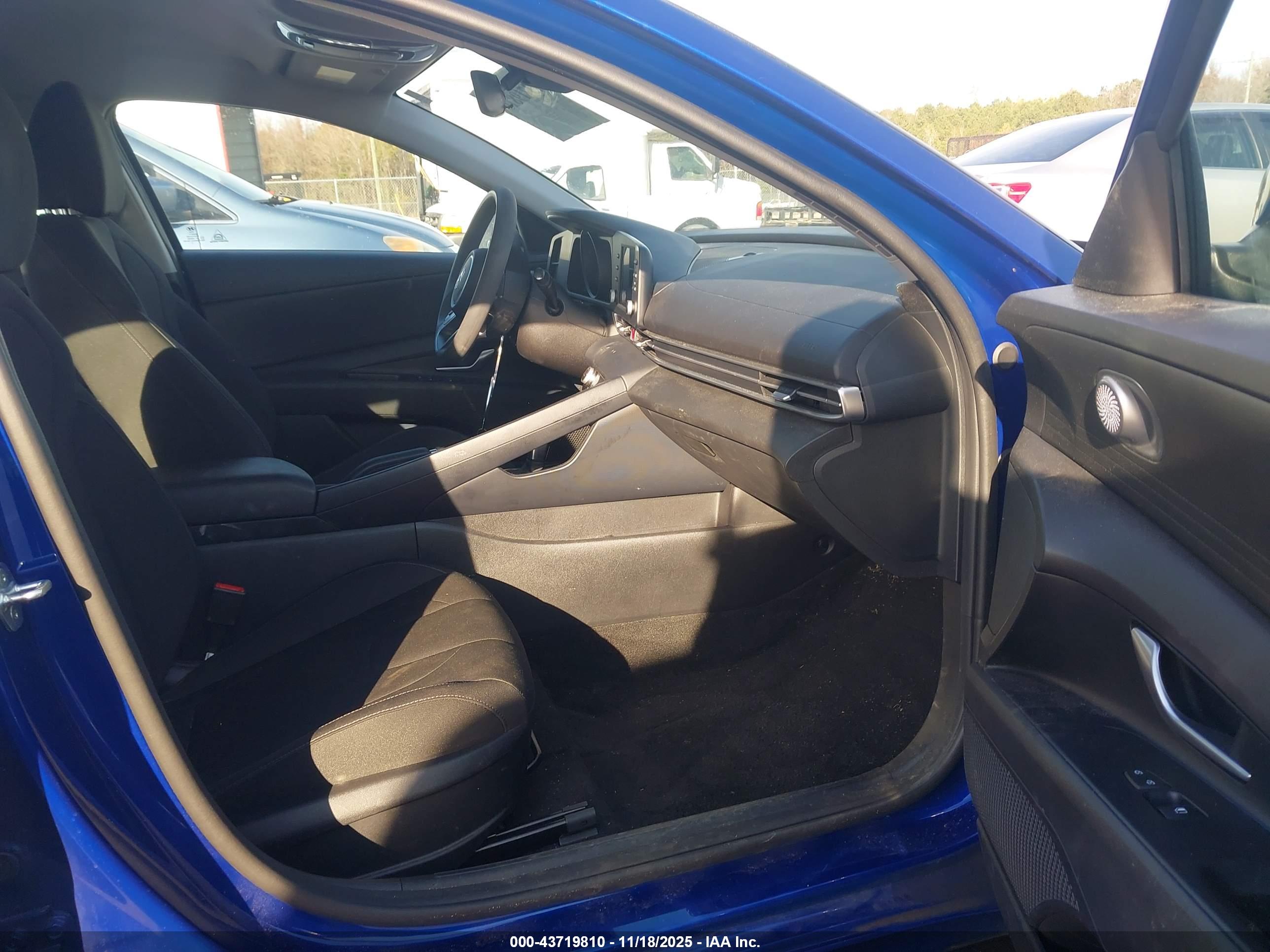 HYUNDAI ELANTRA image 5