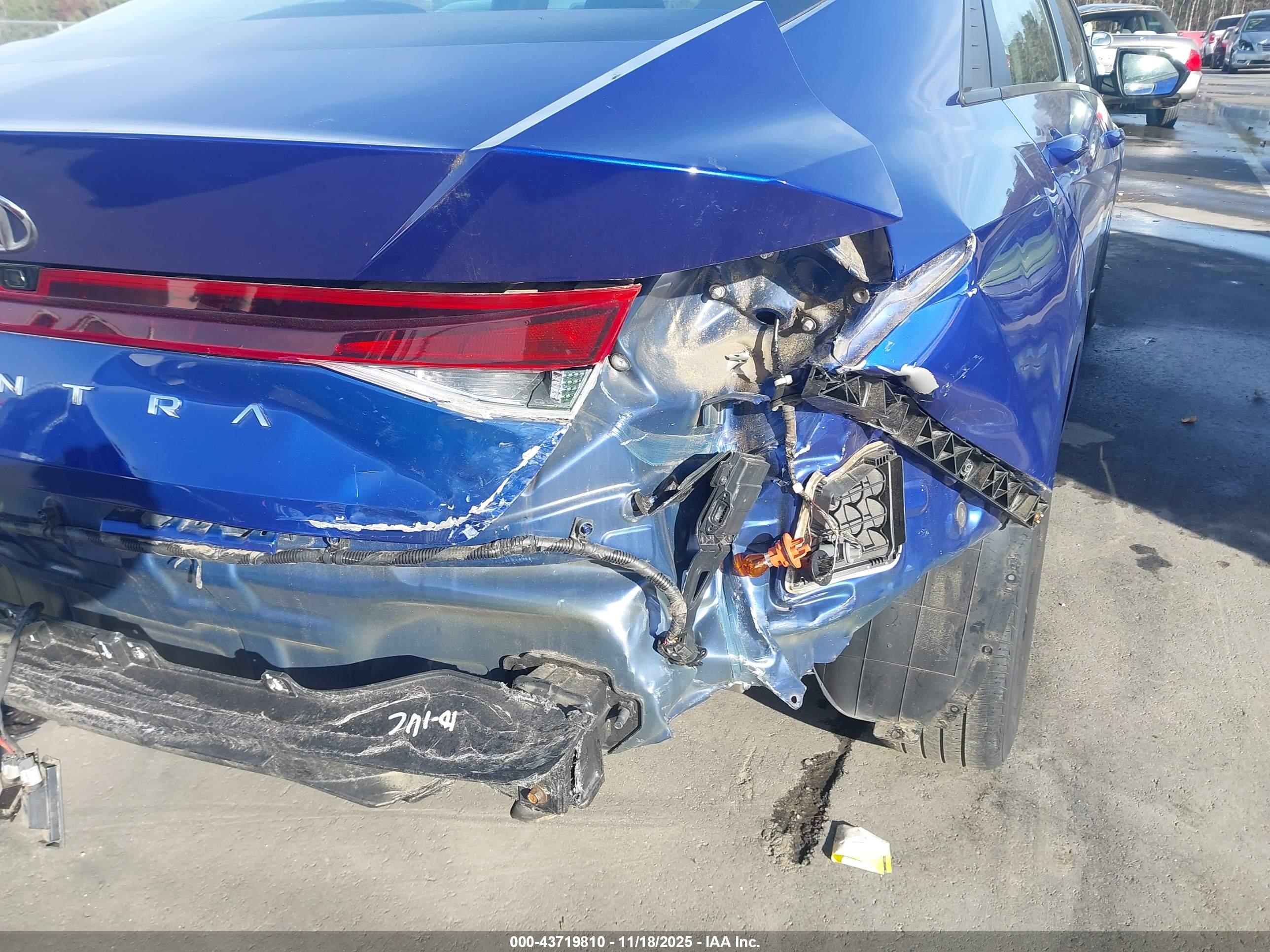 HYUNDAI ELANTRA image 6
