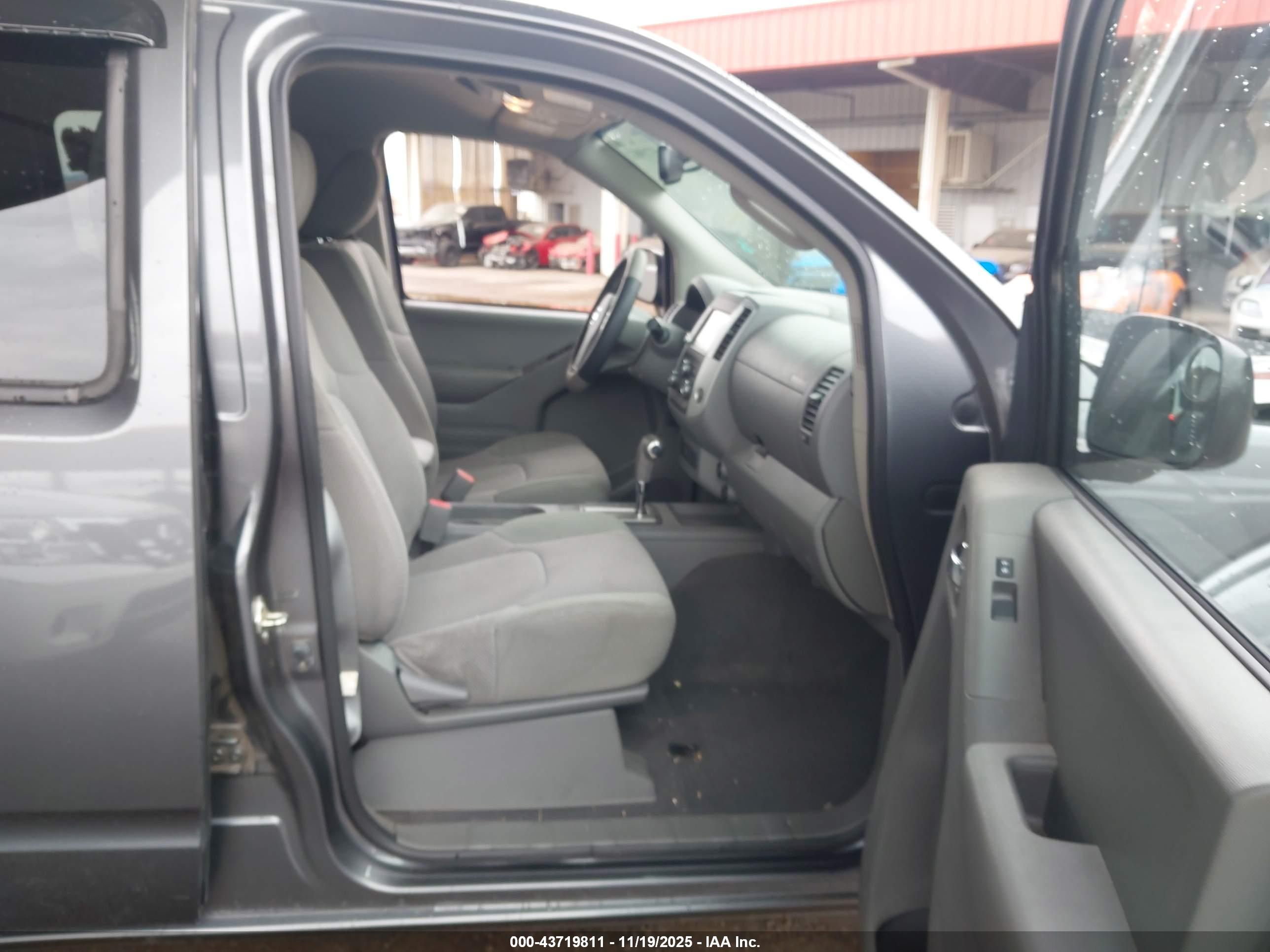 NISSAN FRONTIER image 5